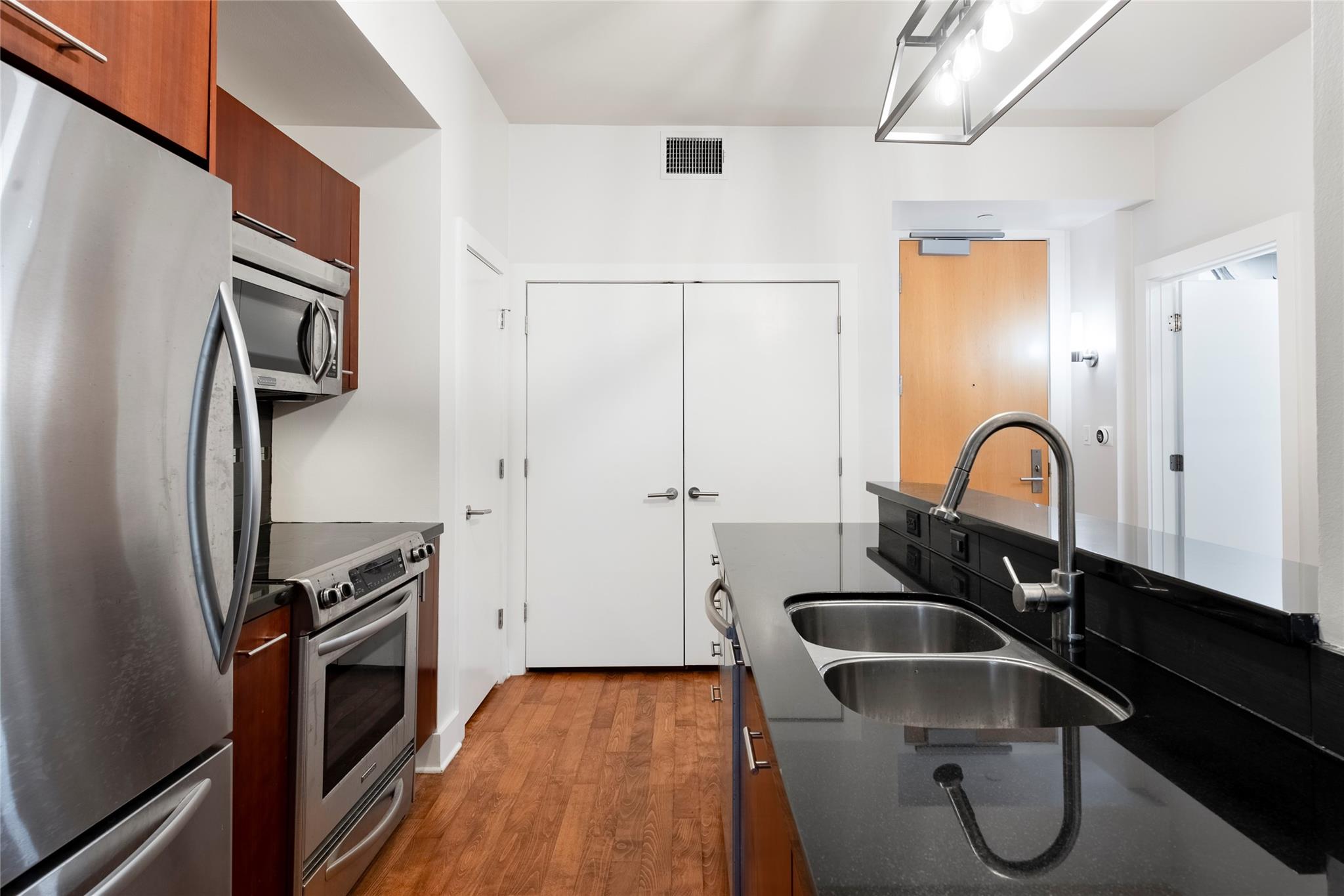 603 Davis ST #708, Austin, TX 78701 photo 5