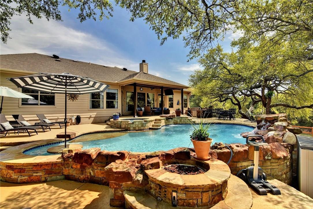 300 High Plains DR, Dripping Springs, TX 78620 photo 2