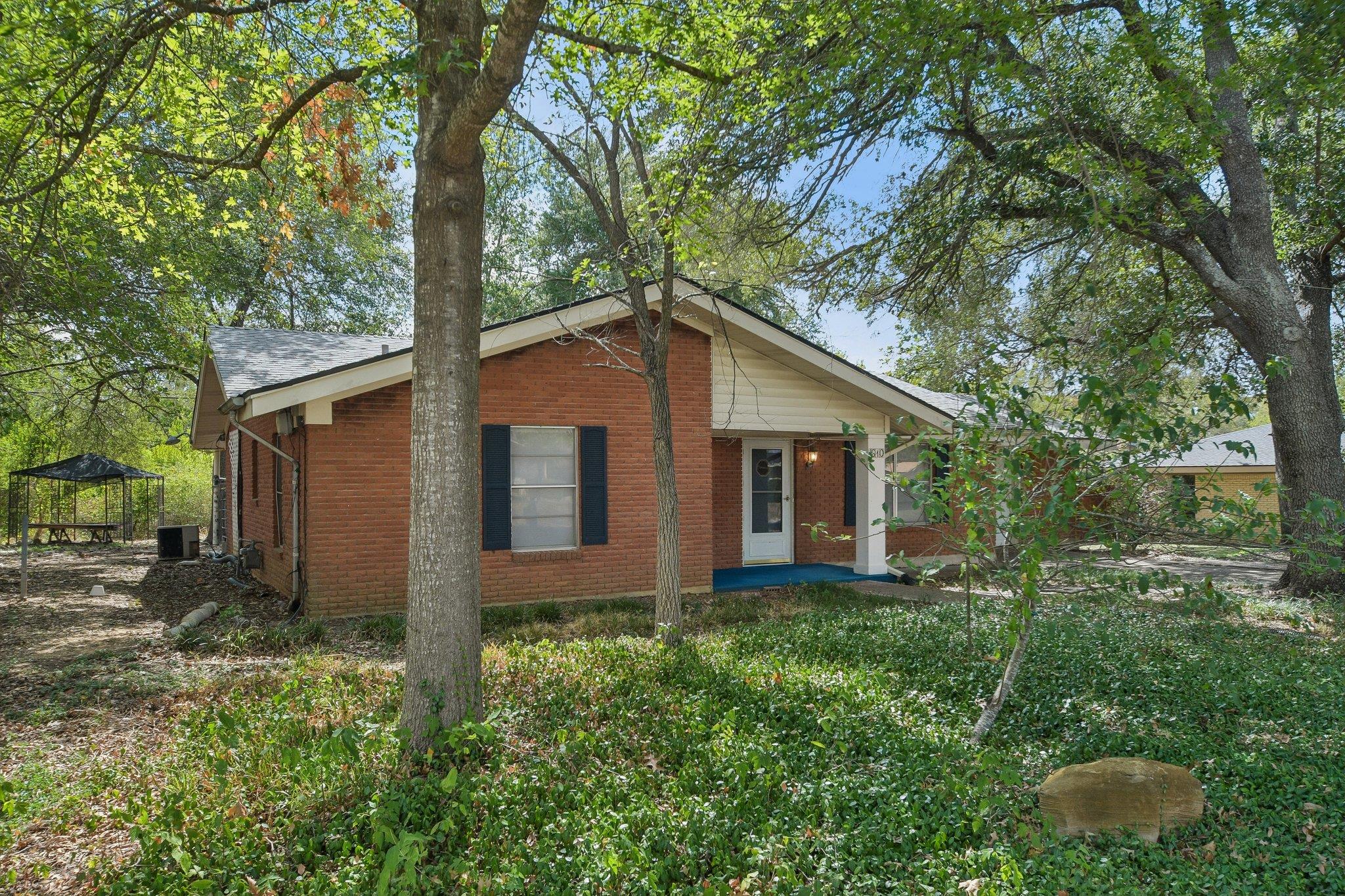 610 Mogonye LN, Elgin, TX 78621 photo 2
