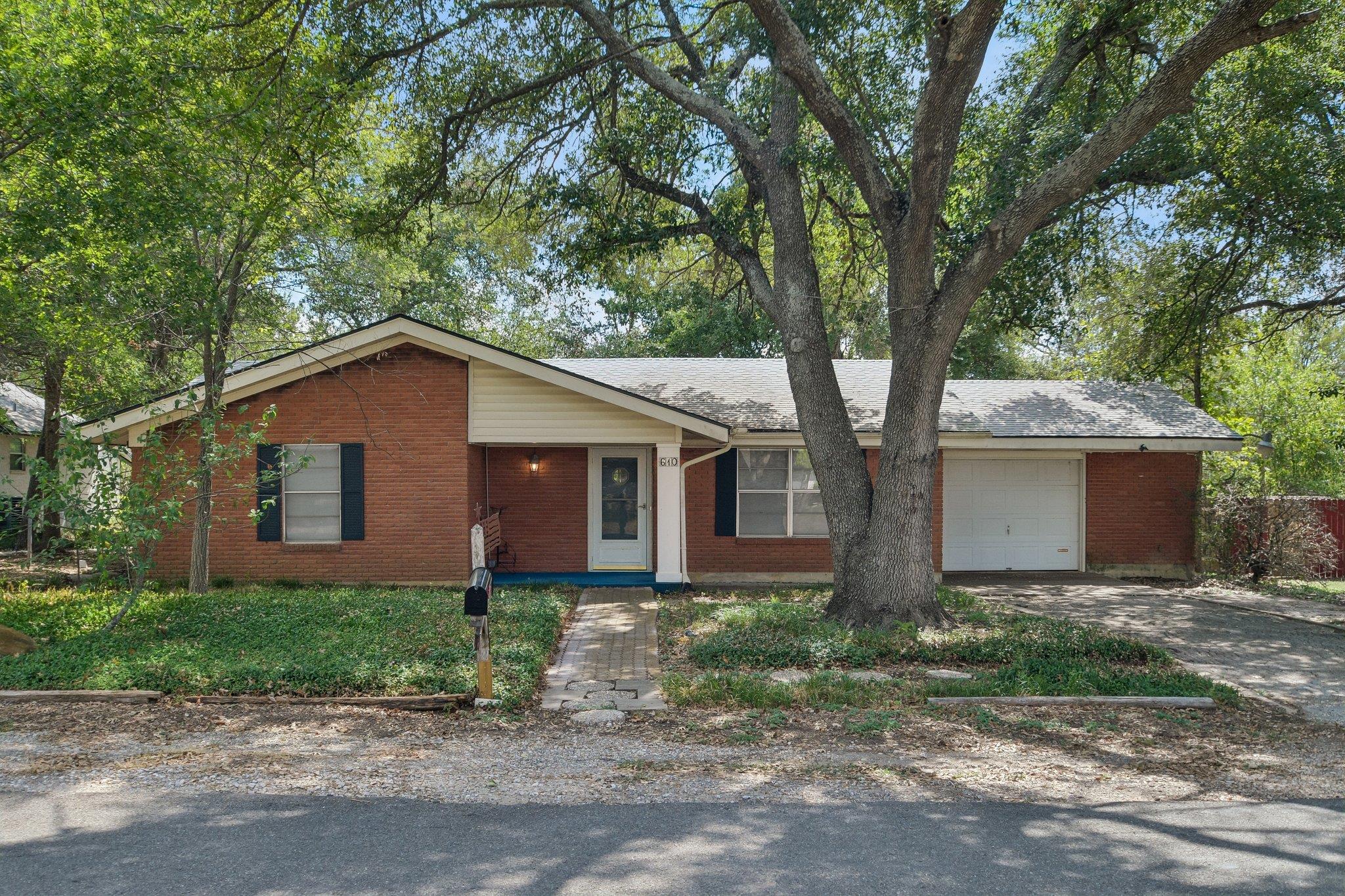 610 Mogonye LN, Elgin, TX 78621 photo 3