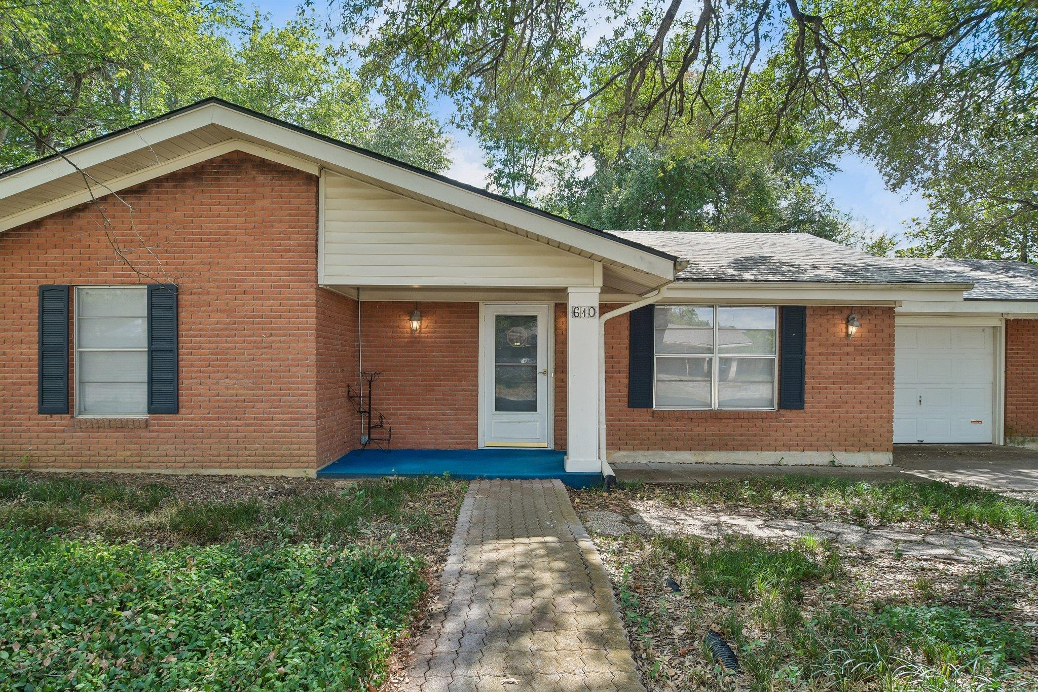 610 Mogonye LN, Elgin, TX 78621 photo 4