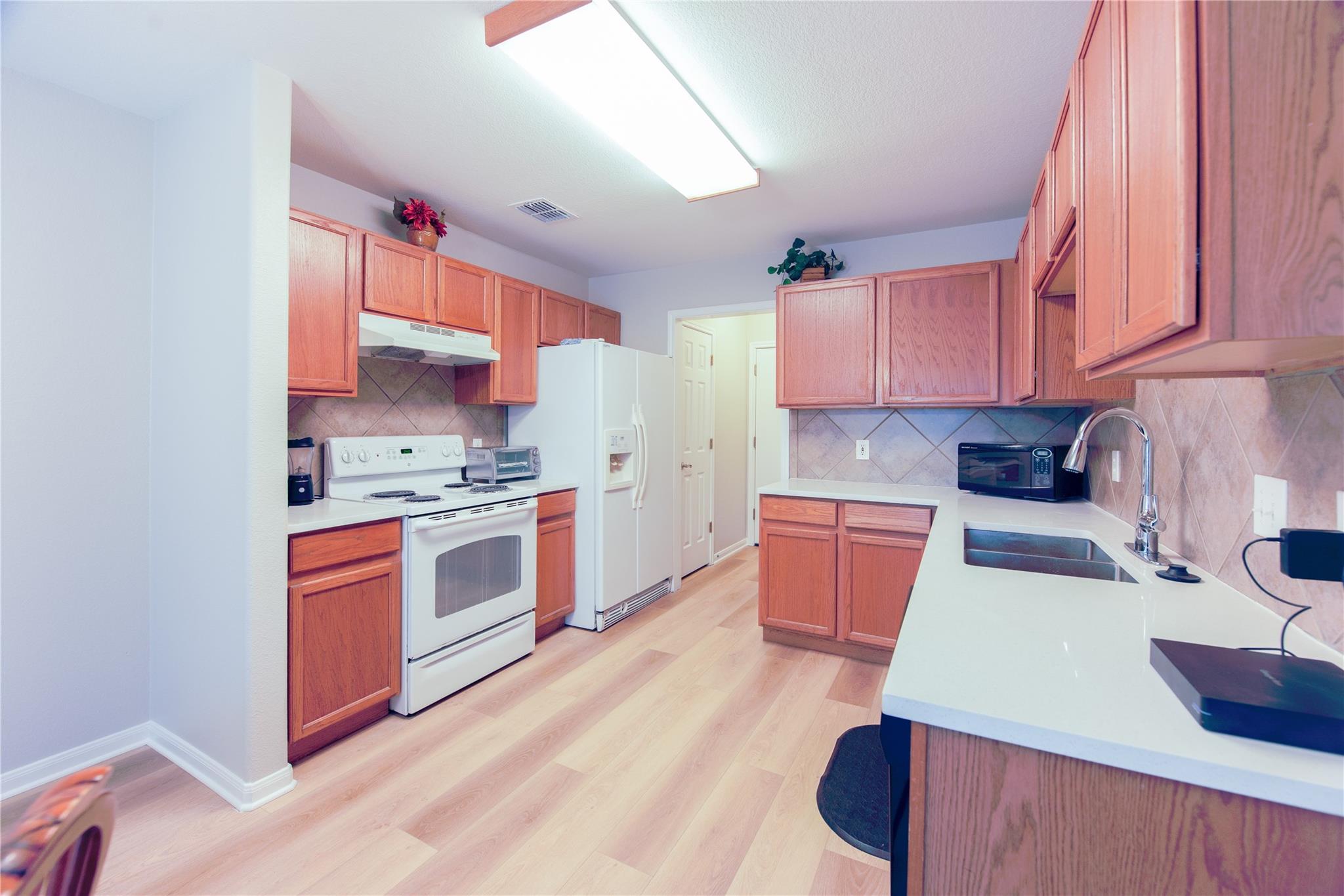 7011 Thannas WAY, Austin, TX 78744 photo 5