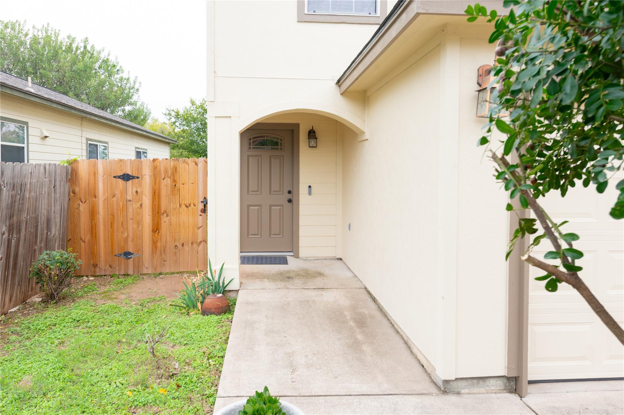 7011 Thannas WAY, Austin, TX 78744 photo 4
