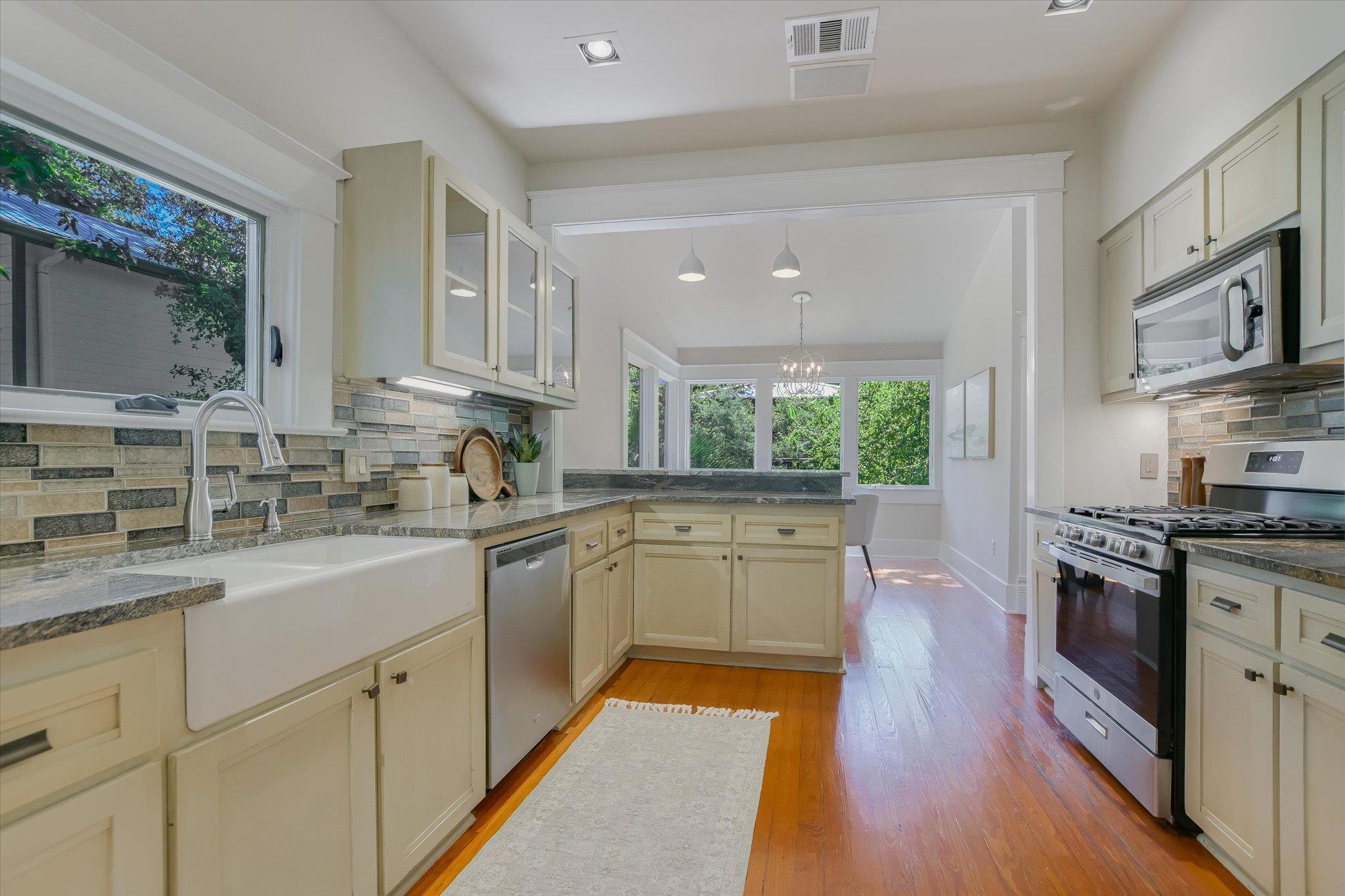 617 Oakland Ave, Austin, TX 78703 photo 3
