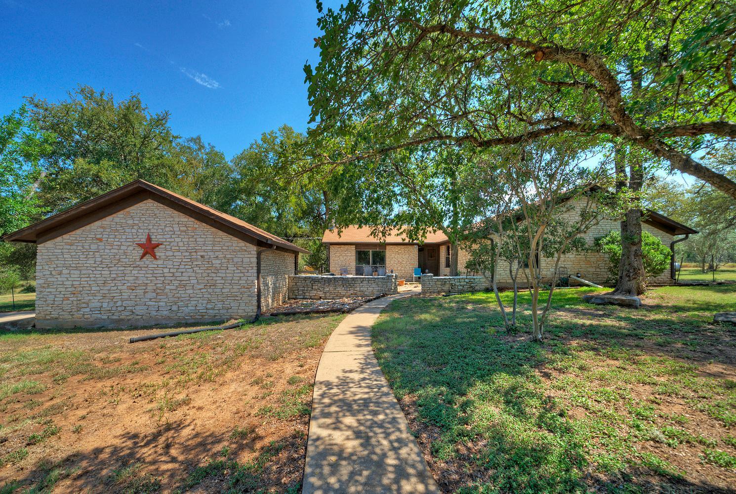 2300 Robin RD, Manchaca, TX 78652 photo 3