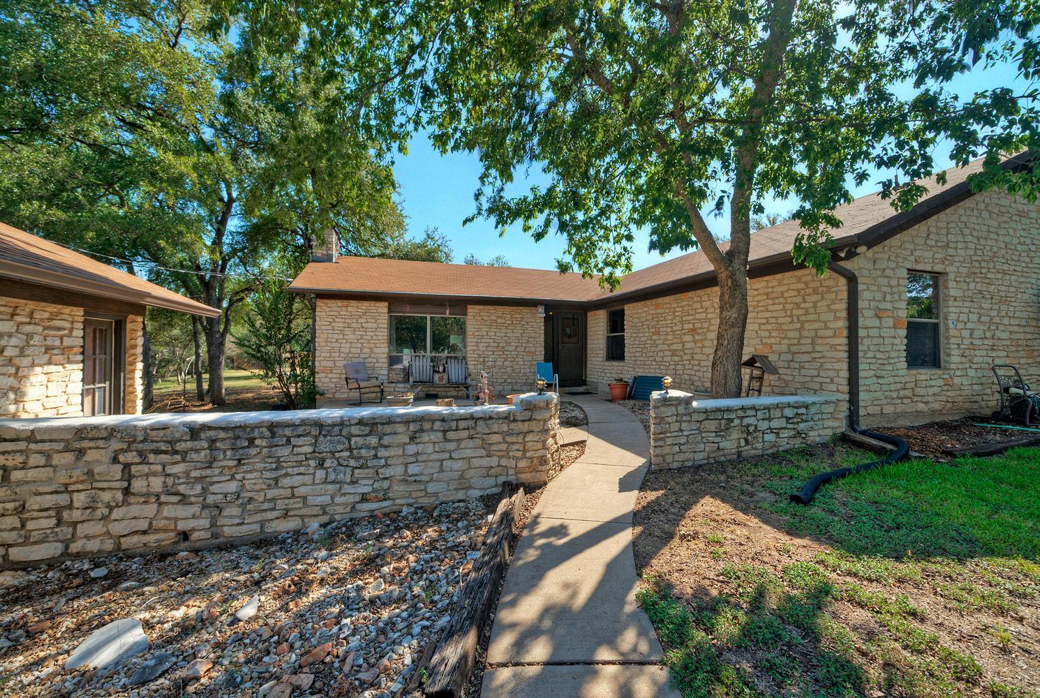 2300 Robin RD, Manchaca, TX 78652 photo 4