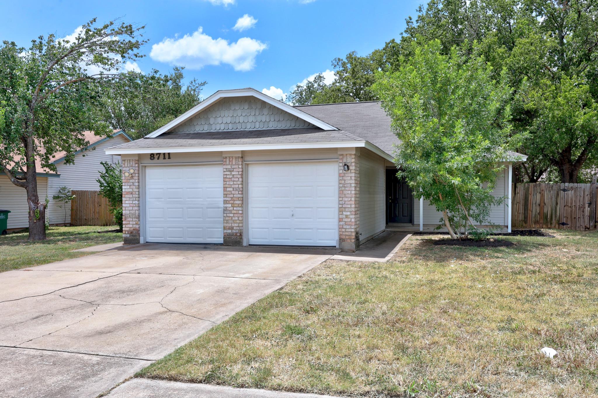 8711 Pineridge DR, Austin, TX 78729 photo 2