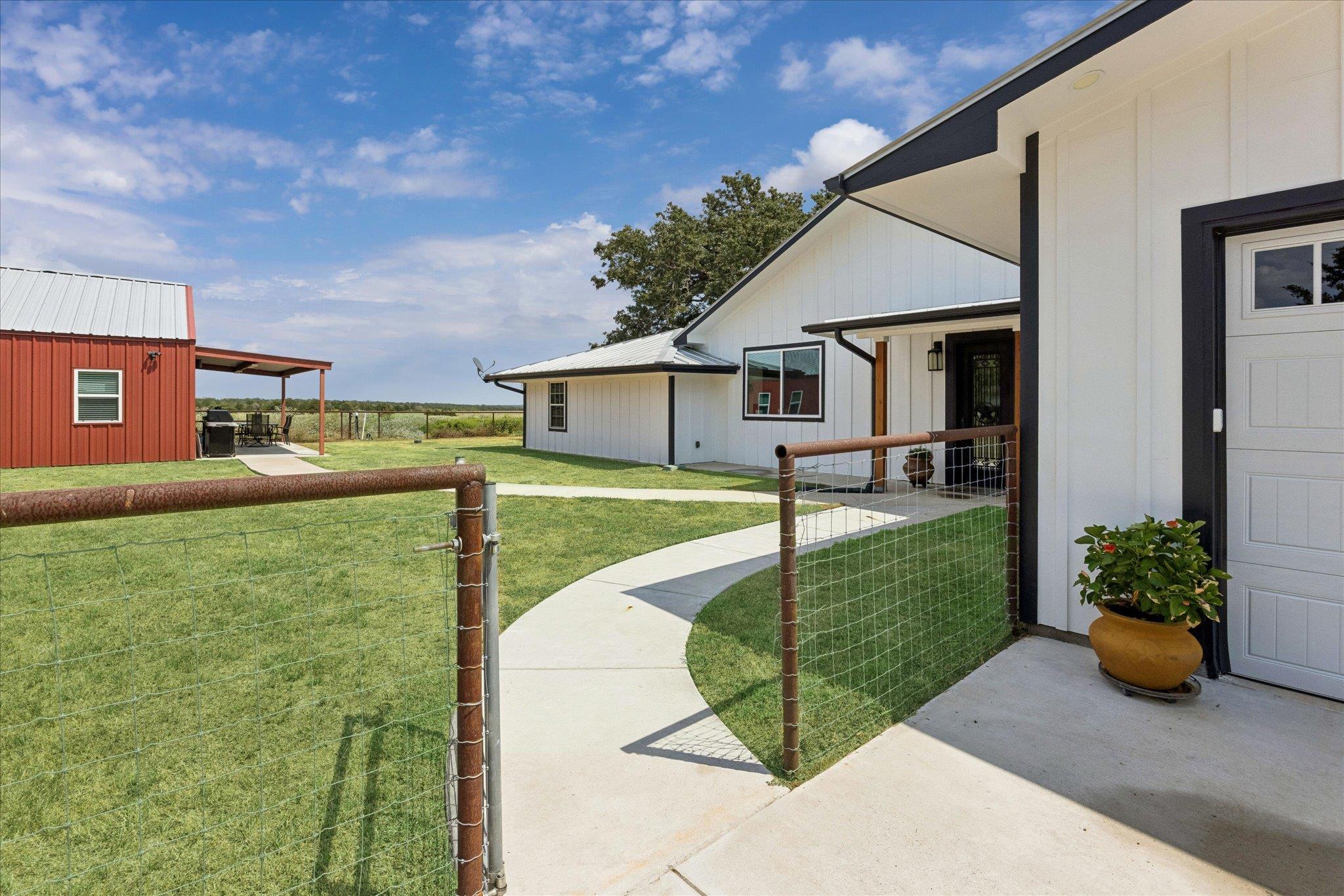 155 Frenzel Cut Off, Paige, TX 78659 photo 5