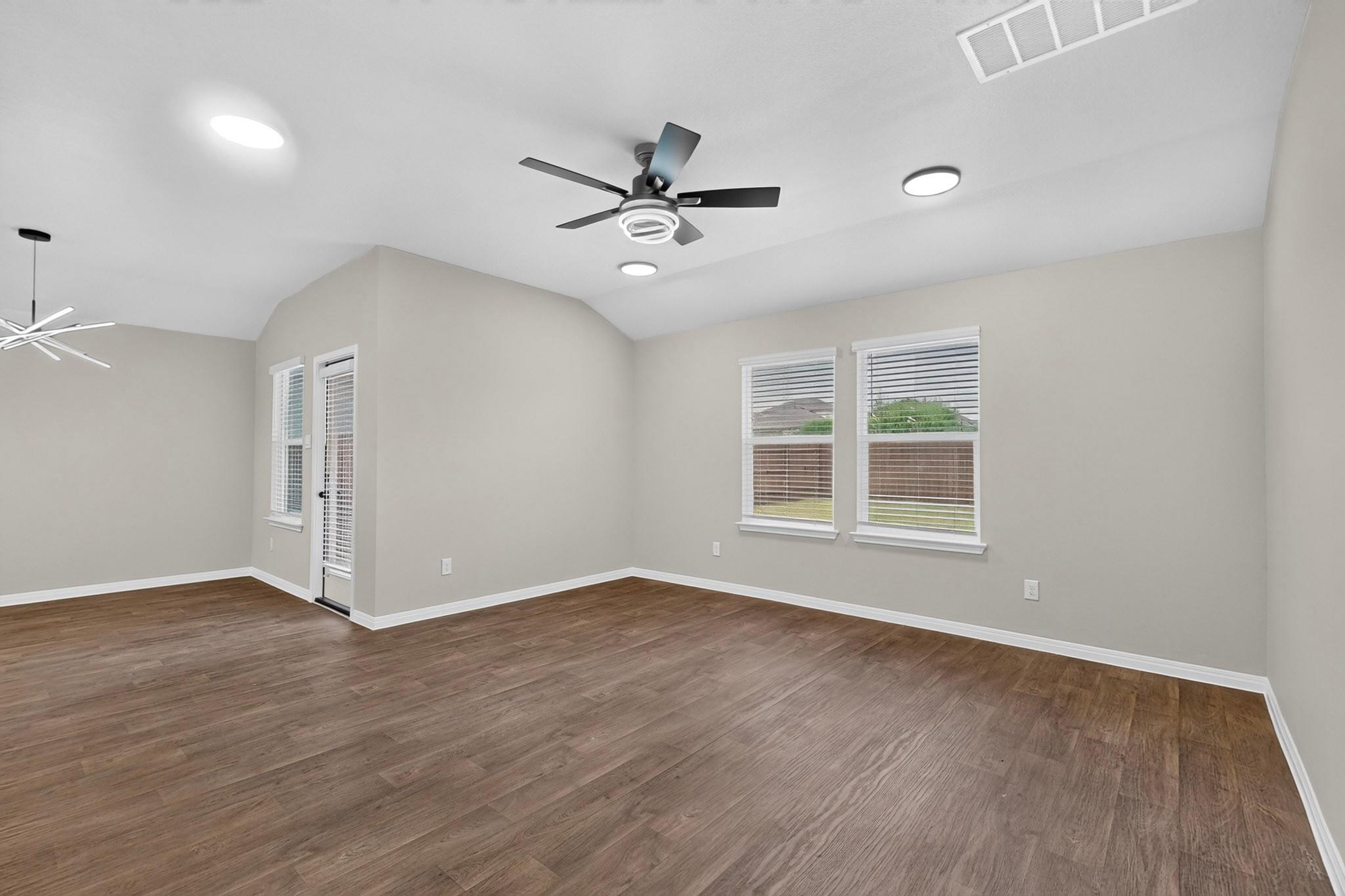 315 Gladiola LOOP, Kyle, TX 78640 photo 4