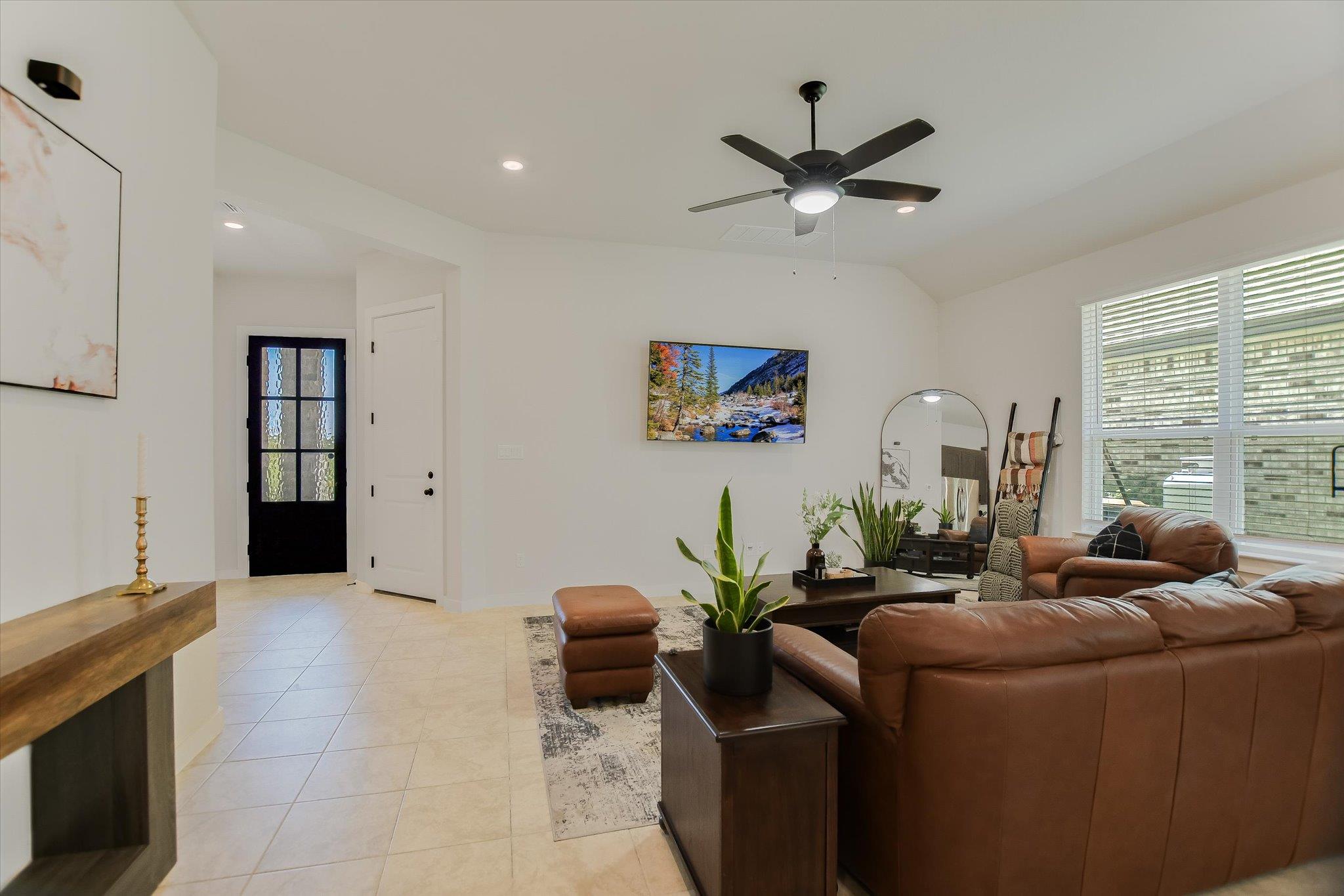 972 Leaning Oak LN, Georgetown, TX 78628 photo 3