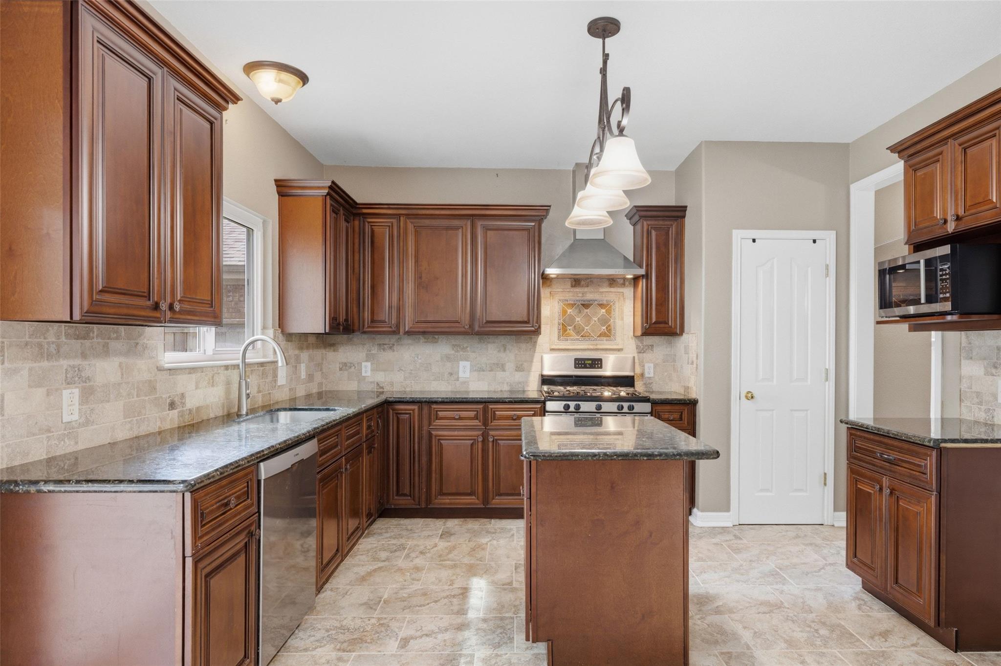 1928 Barnett DR, Cedar Park, TX 78613 photo 2