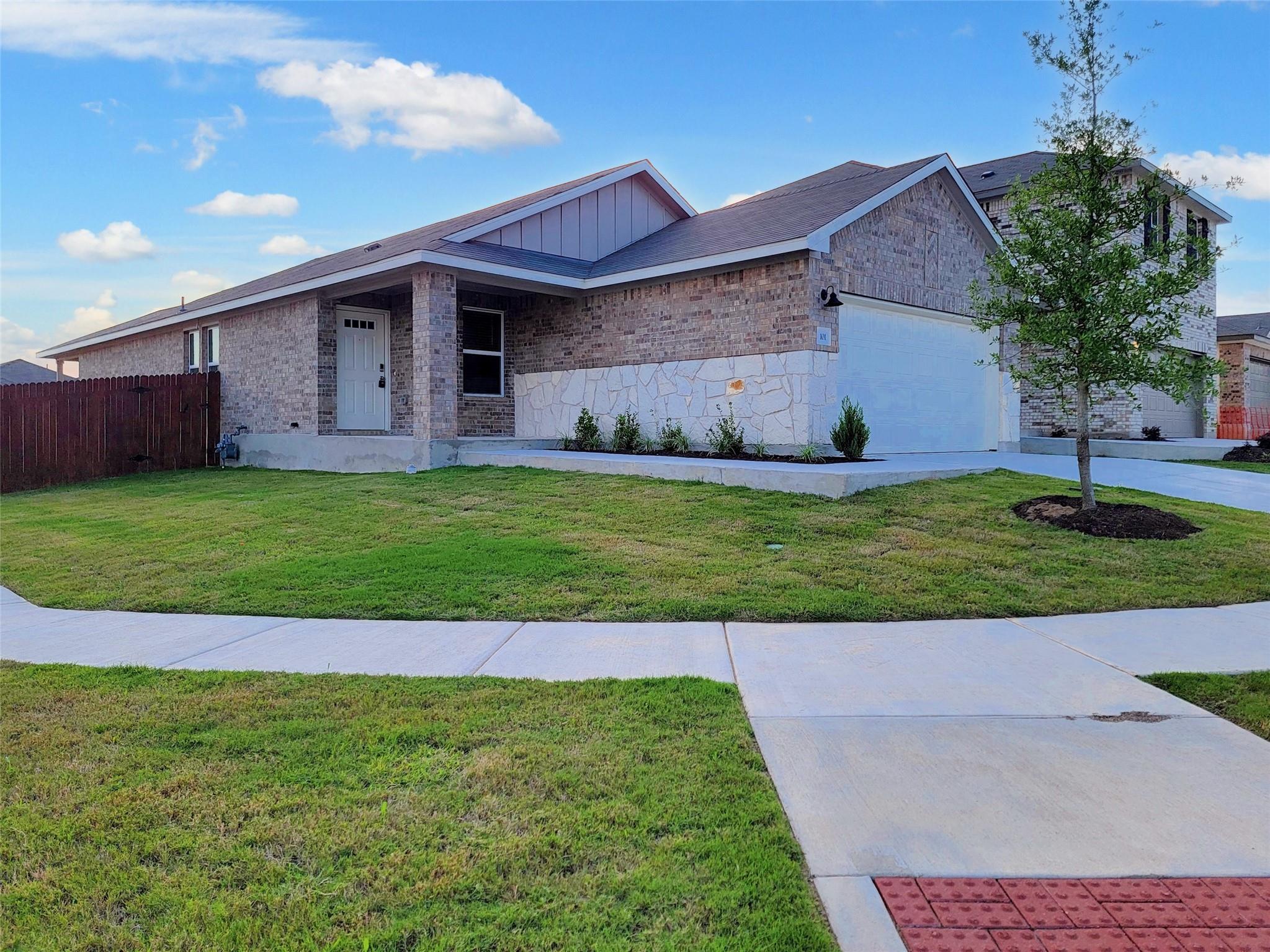101 Outlaw DR, Liberty Hill, TX 78642 photo 2