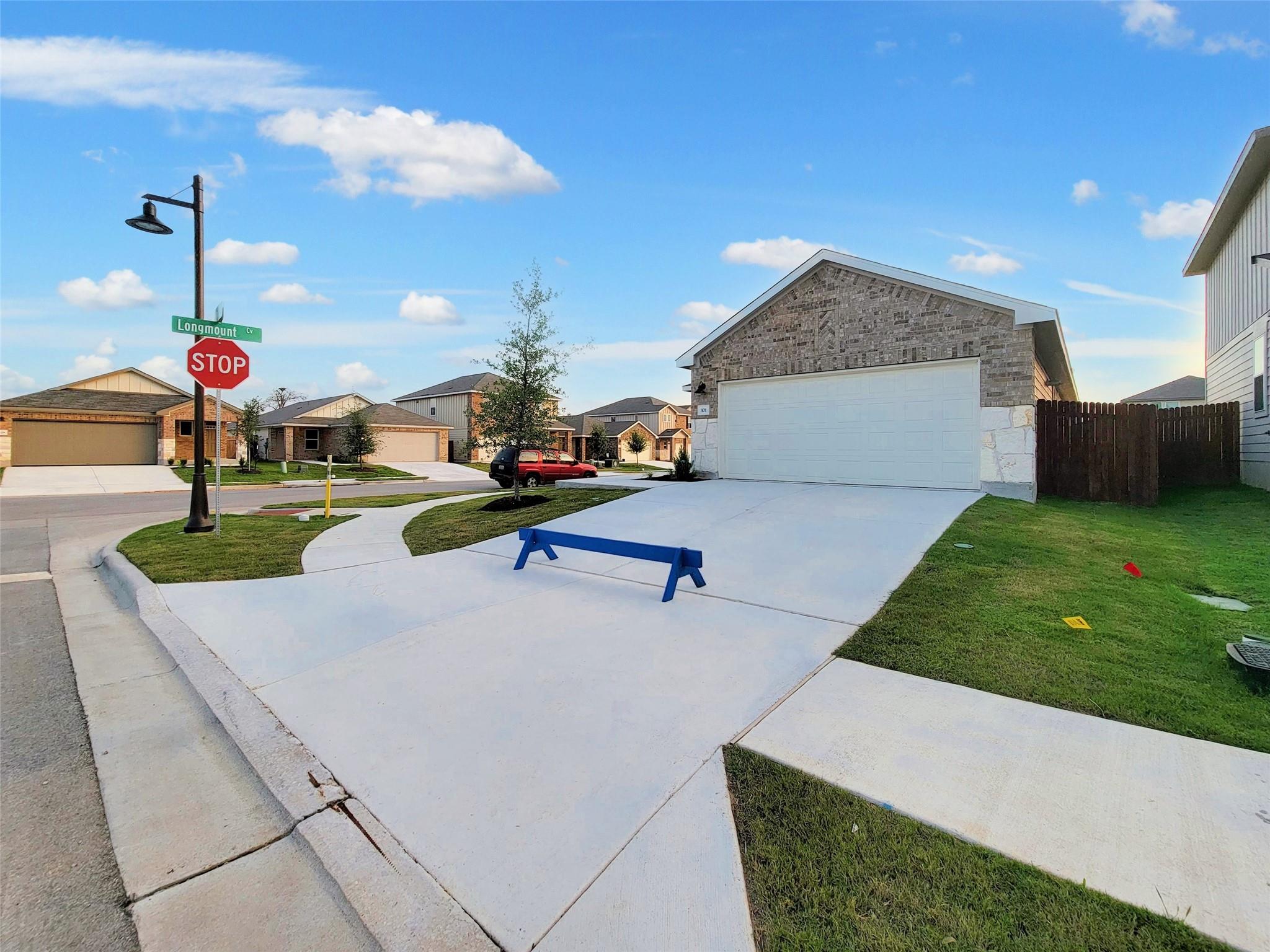 101 Outlaw DR, Liberty Hill, TX 78642 photo 5