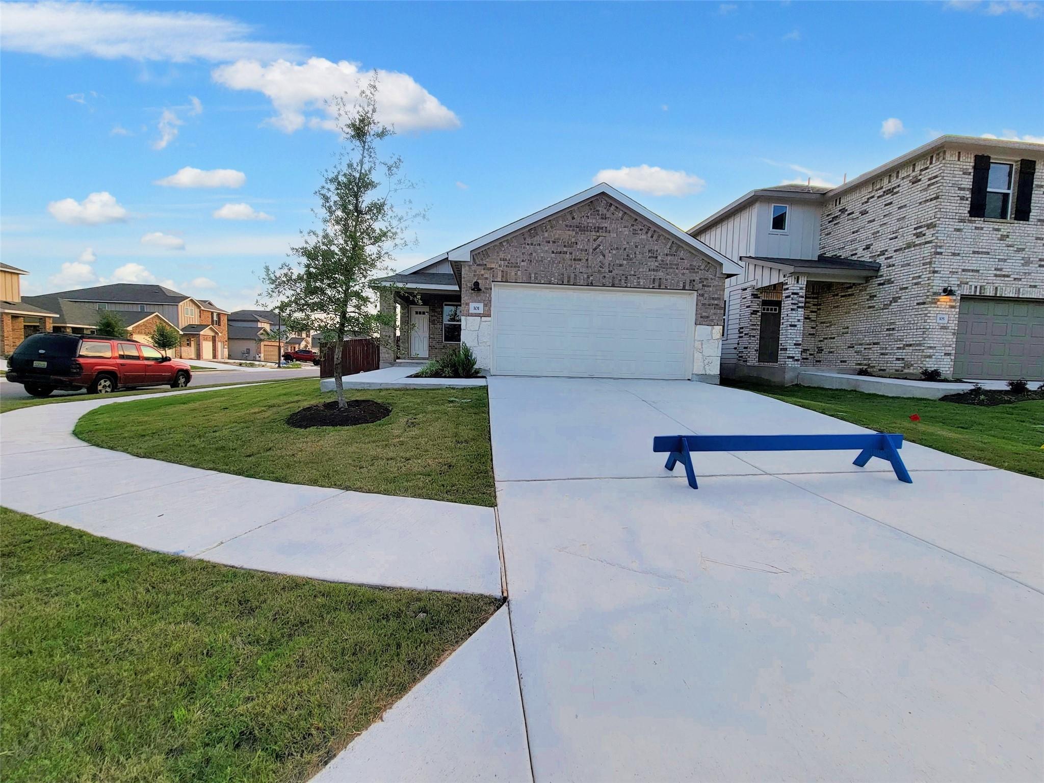 101 Outlaw DR, Liberty Hill, TX 78642 photo 4