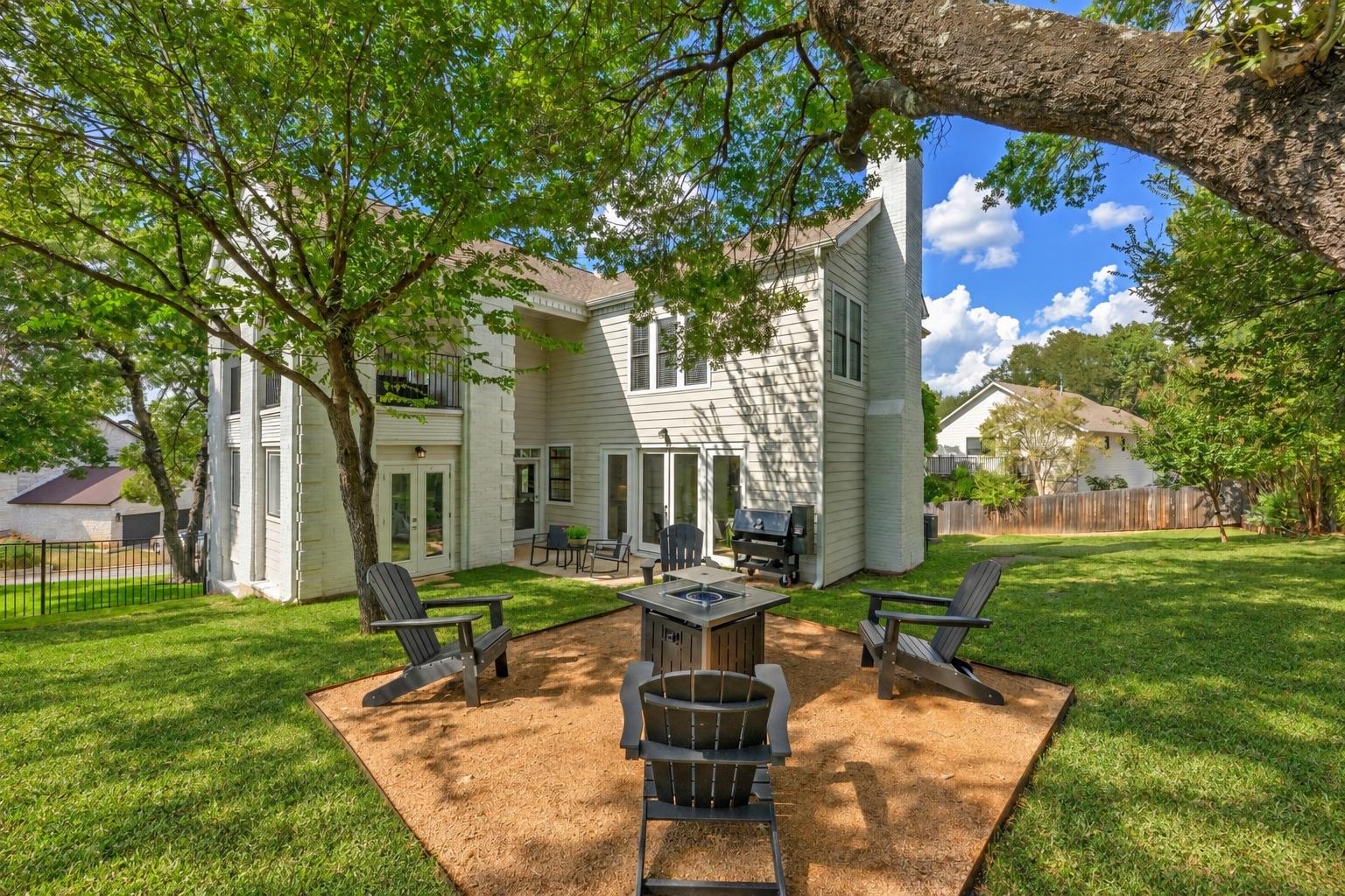 1603 Falcon Ledge DR, Austin, TX 78746 photo 3