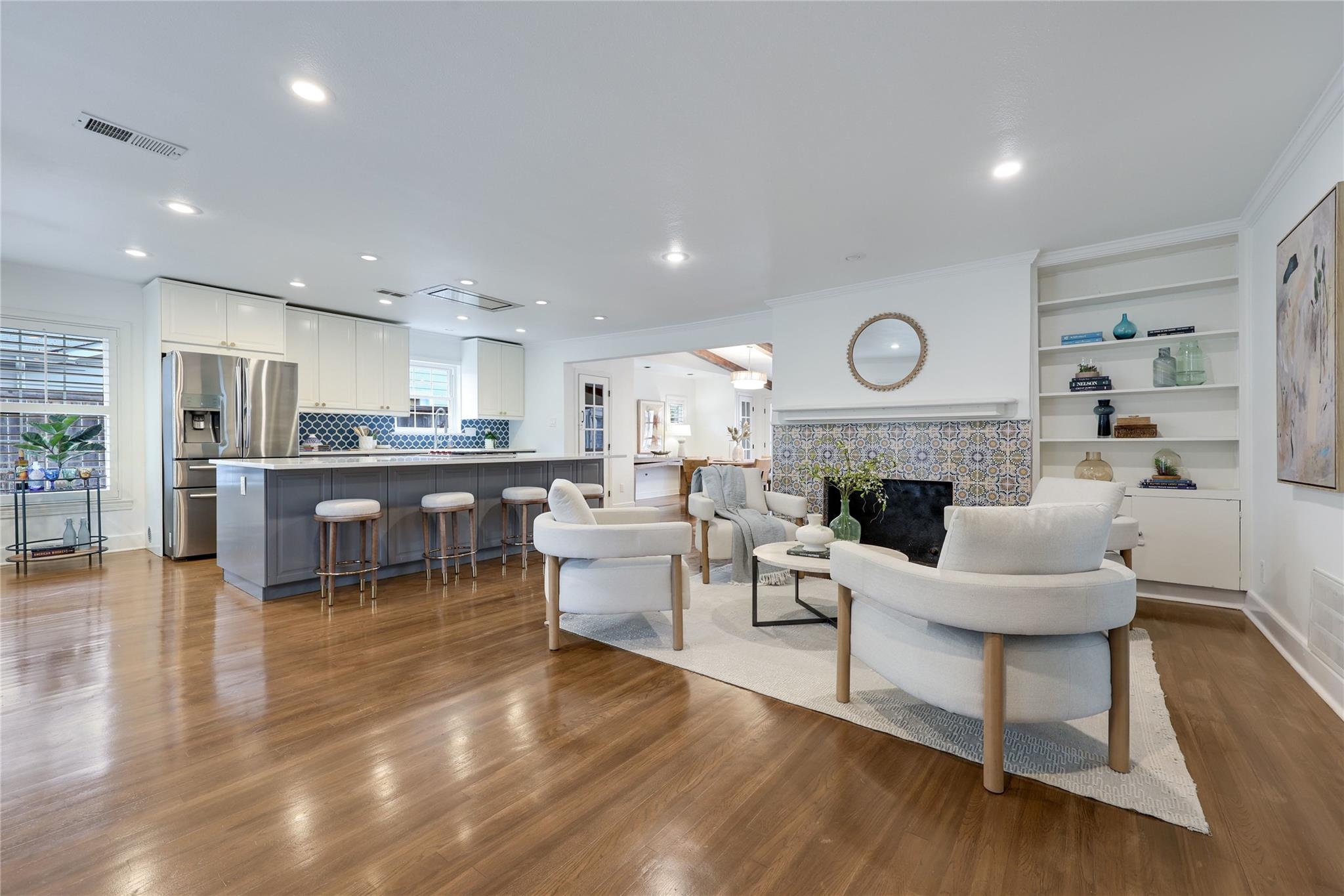 2908 Perry LN, Austin, TX 78731 photo 2