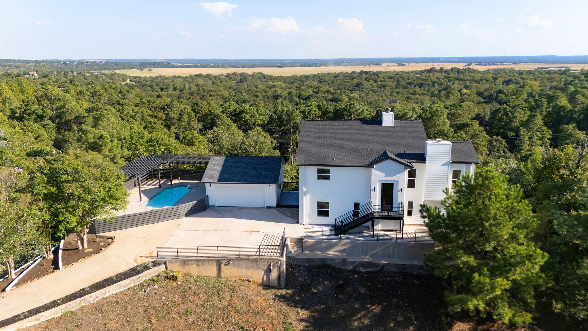 106 Koolua DR, Bastrop, TX 78602 photo 4