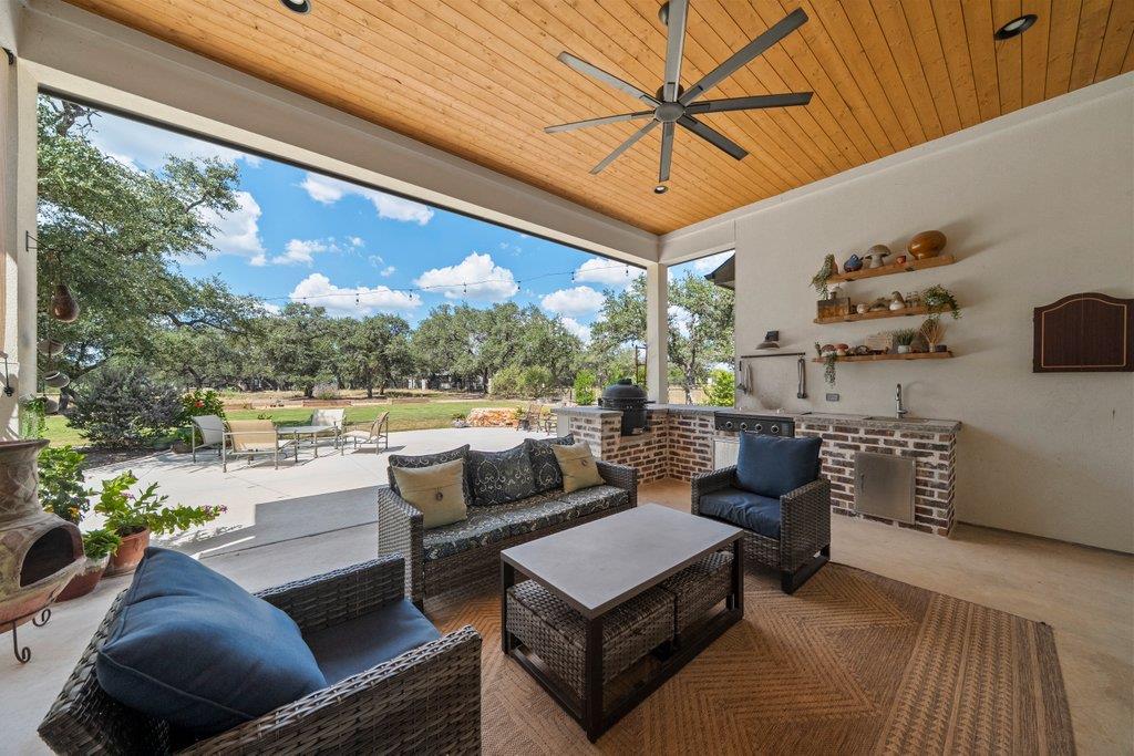 224 Berrywood LN, New Braunfels, TX 78132 photo 2