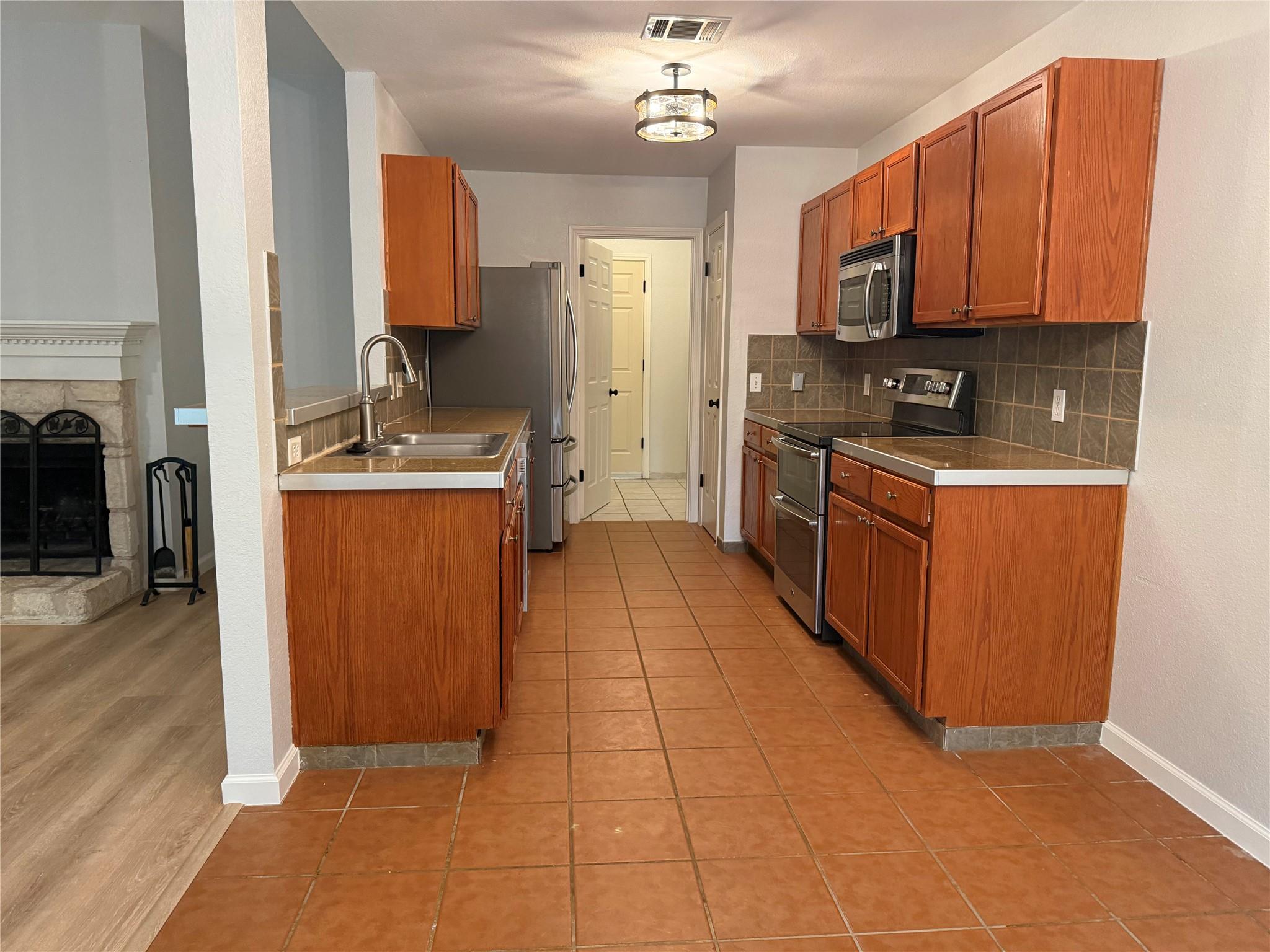 2125 Kaiser DR, Austin, TX 78748 photo 5