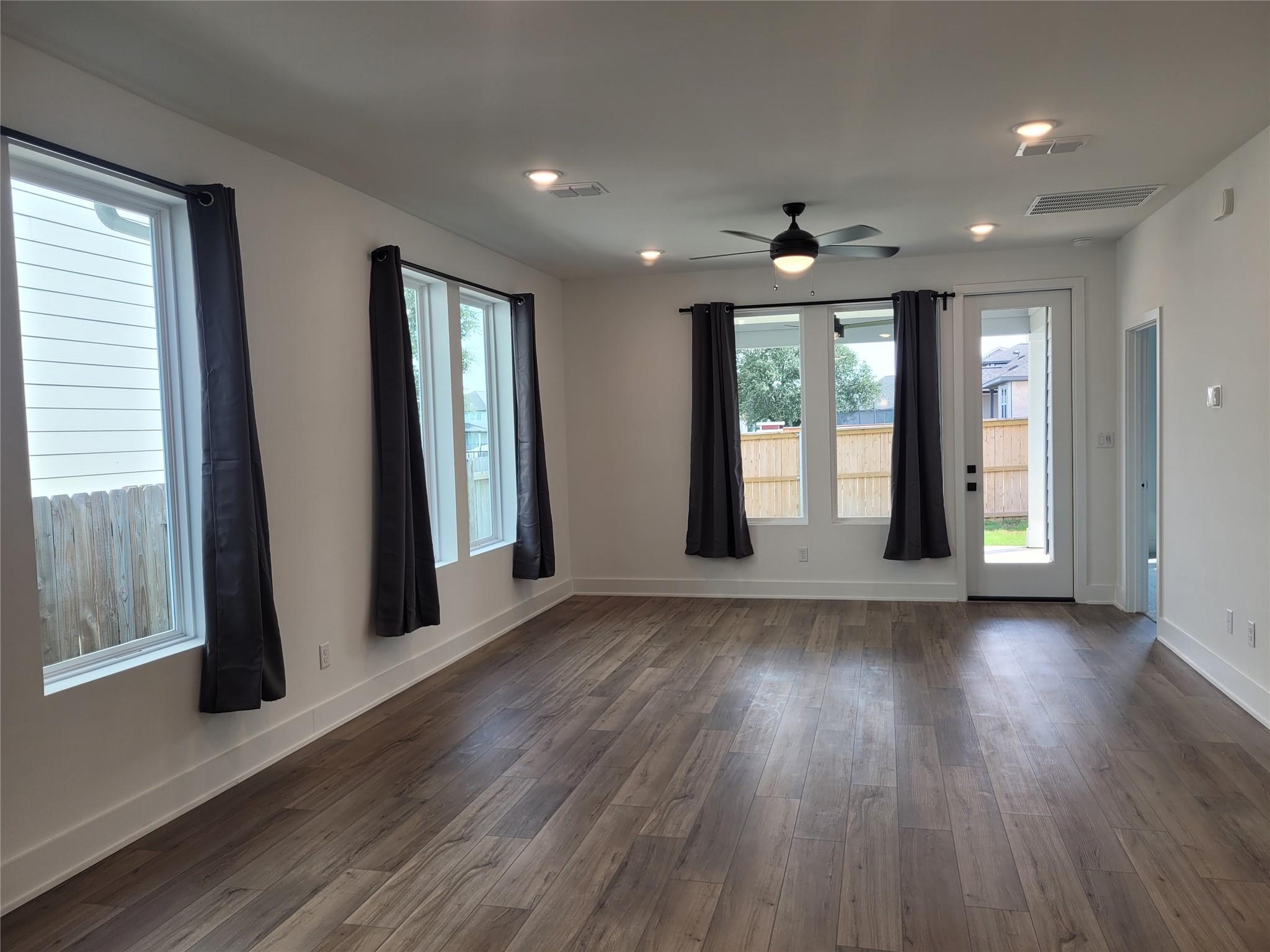537 Bauer LOOP, Liberty Hill, TX 78642 photo 5