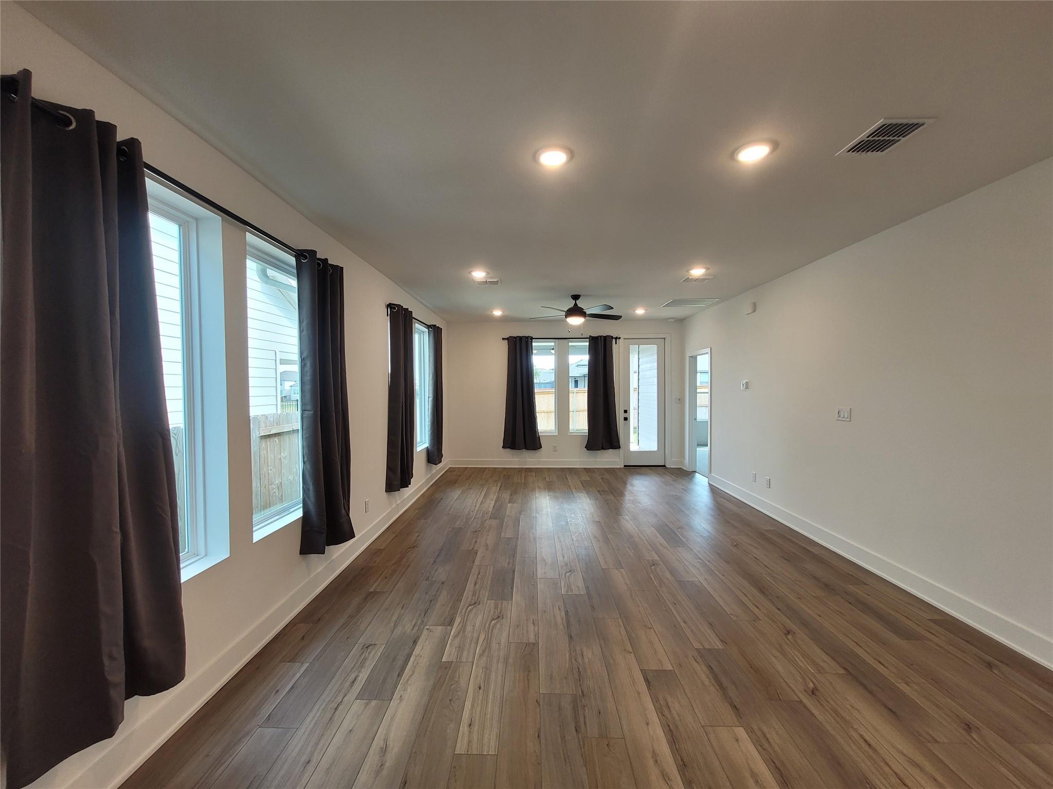 537 Bauer LOOP, Liberty Hill, TX 78642 photo 4