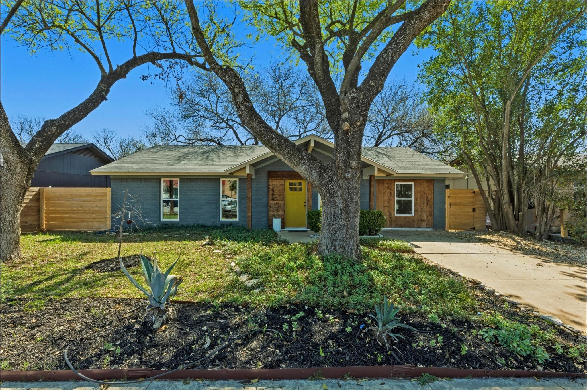 1005 Arthur Stiles RD, Austin, TX 78721 photo 3