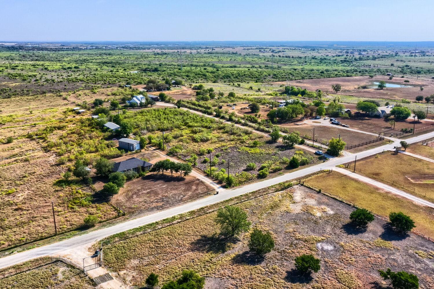 1345 Rich LN, Buda, TX 78610 photo 2