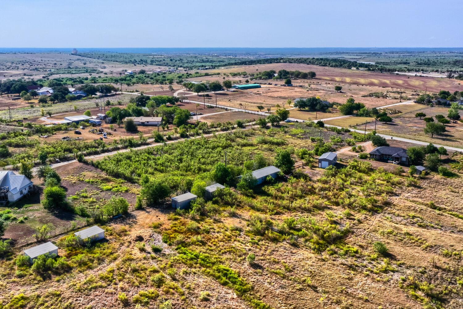 1345 Rich LN, Buda, TX 78610 photo 3