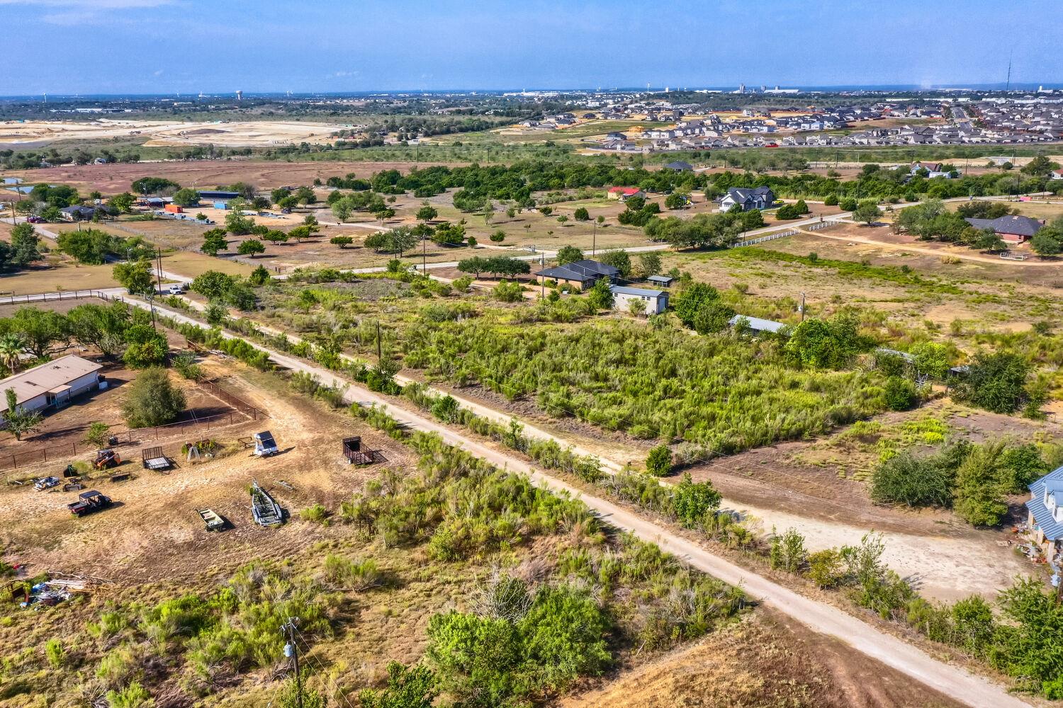1345 Rich LN, Buda, TX 78610 photo 5