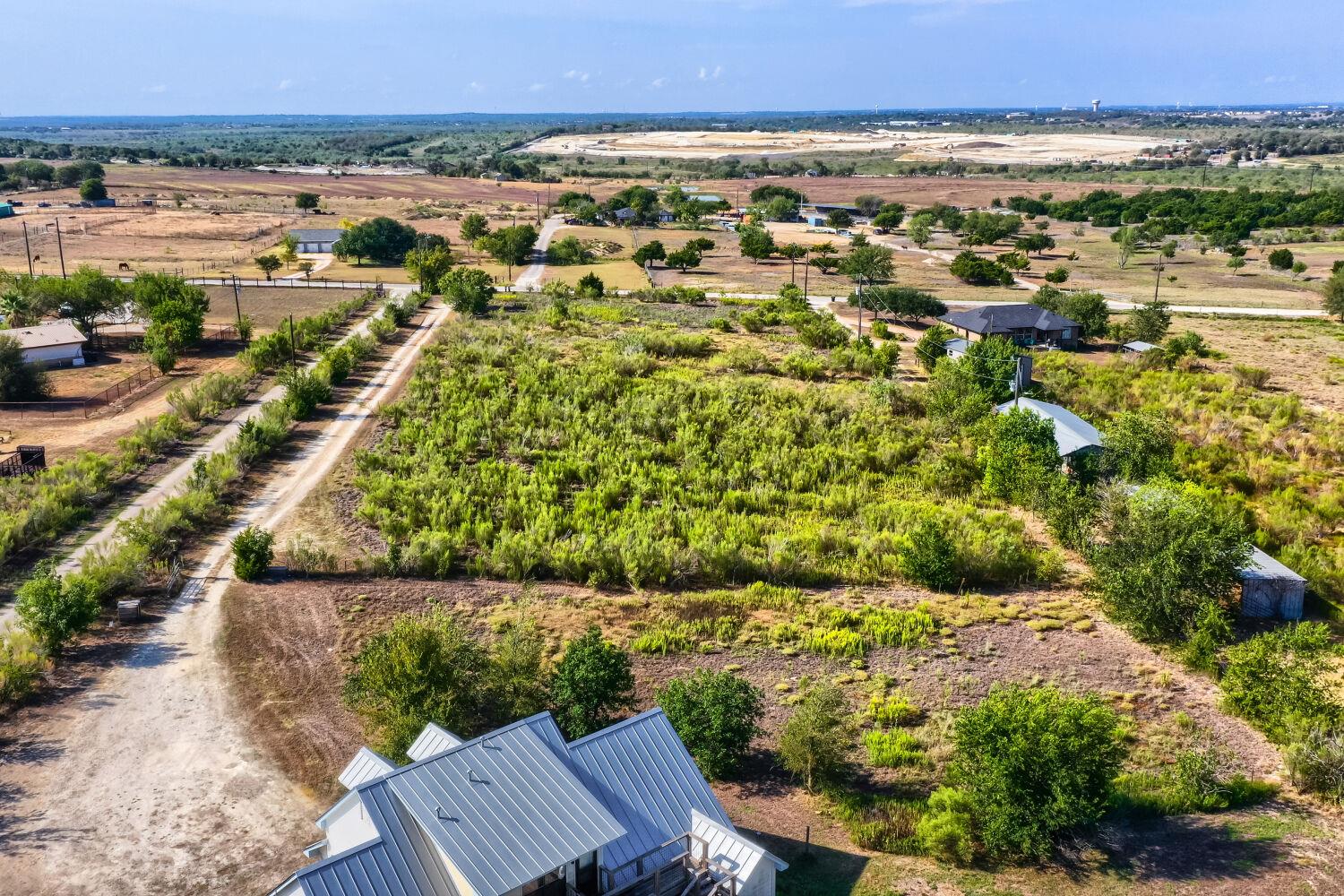 1345 Rich LN, Buda, TX 78610 photo 4