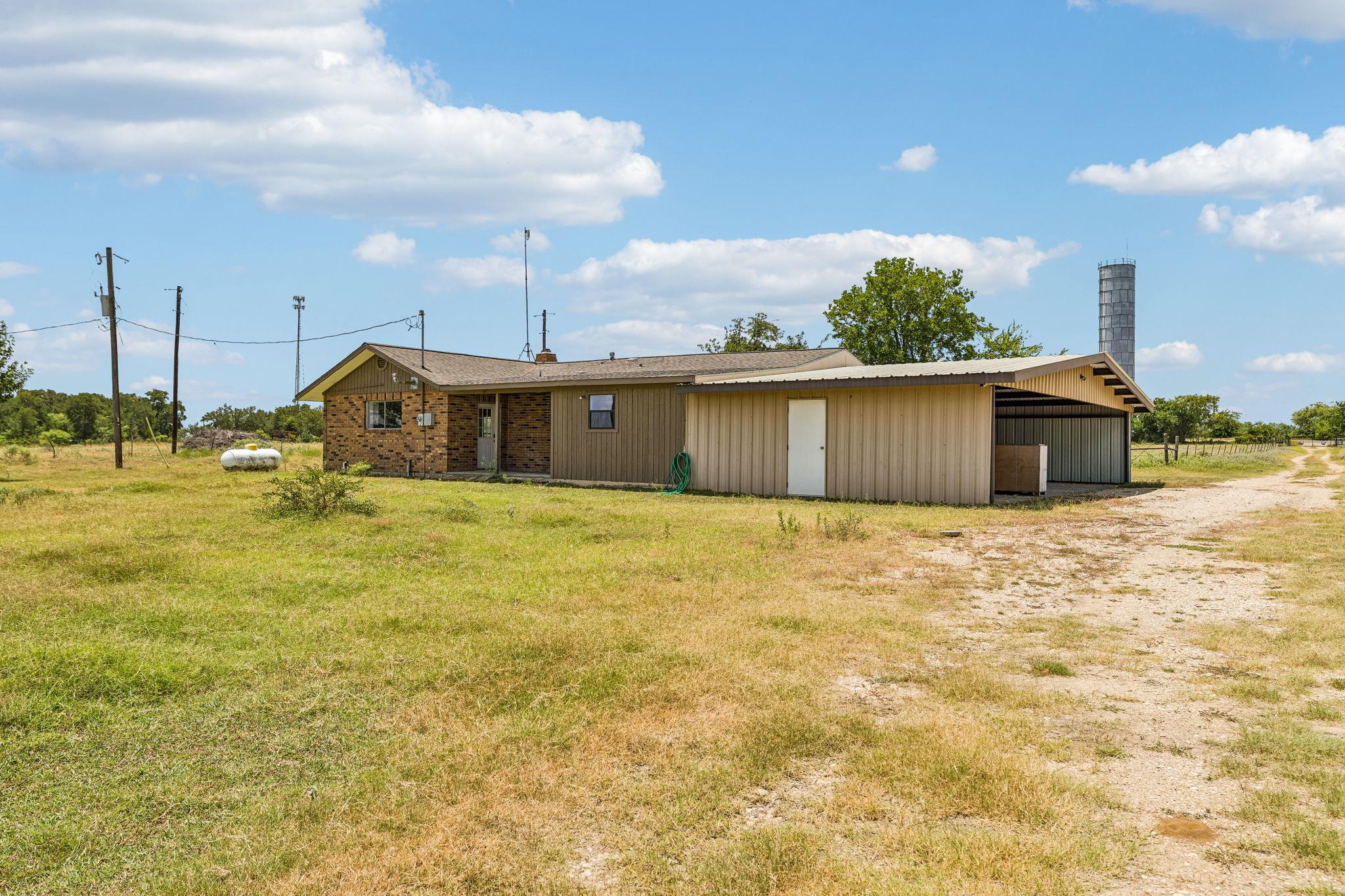 9765 FM 20, Lockhart, TX 78644 photo 4