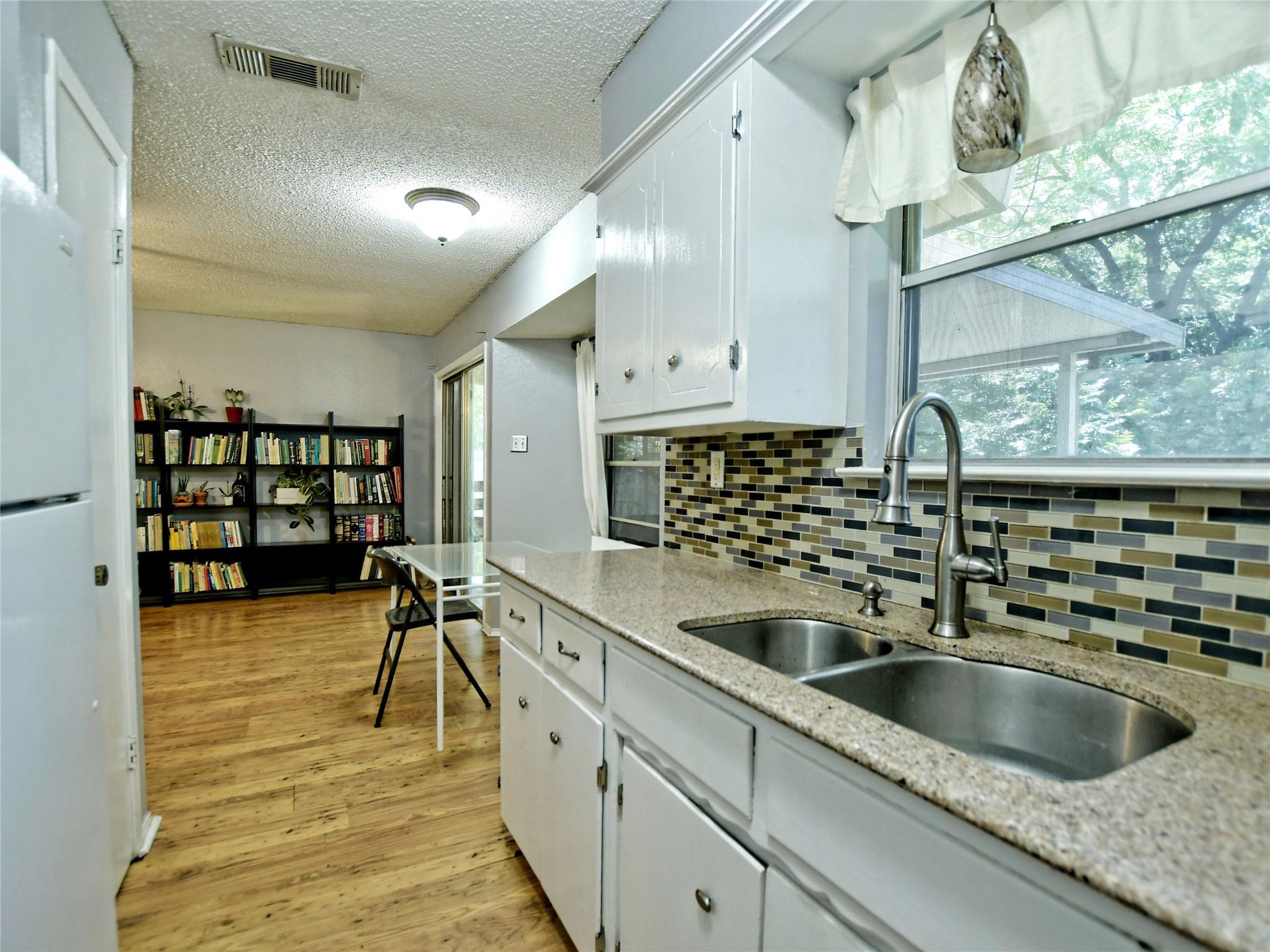 4911 Aberdeen CIR, Austin, TX 78745 photo 3