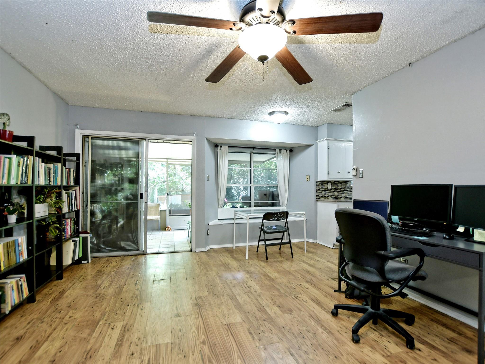 4911 Aberdeen CIR, Austin, TX 78745 photo 4