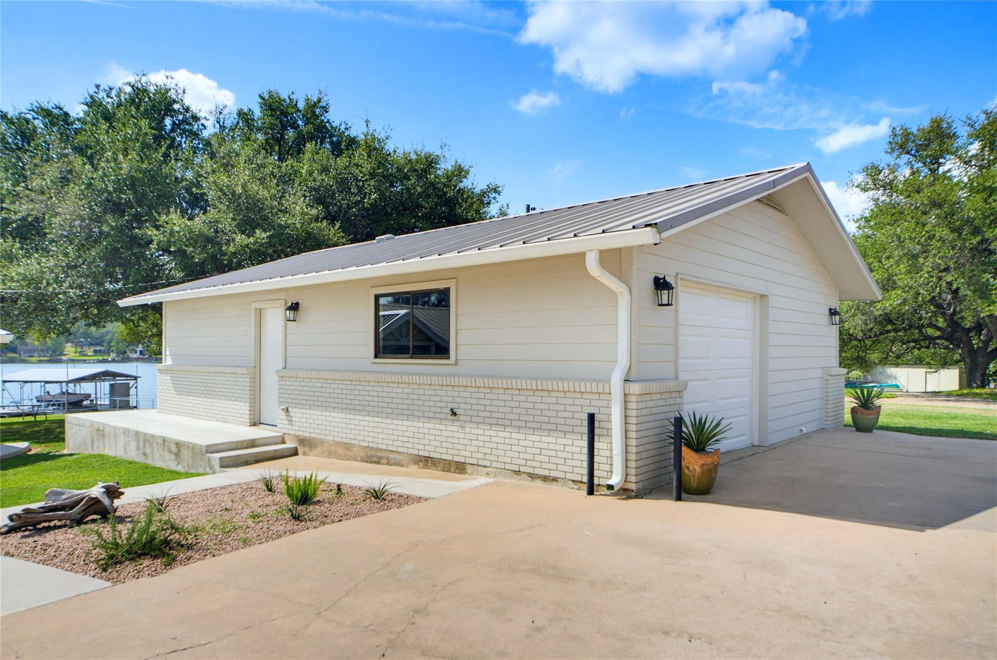 516 Island Lodges DR, Buchanan Dam, TX 78609 photo 5