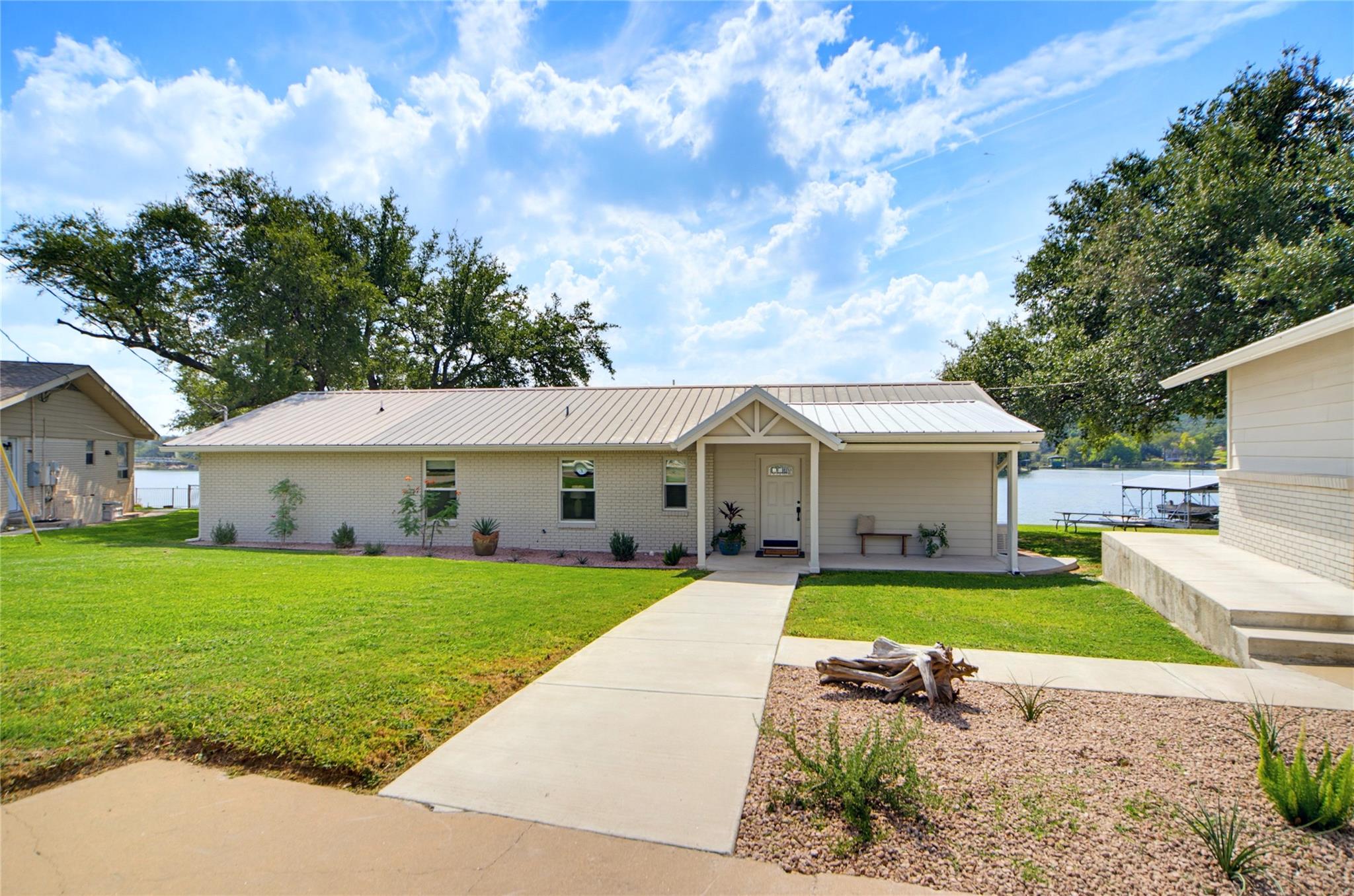 516 Island Lodges DR, Buchanan Dam, TX 78609 photo 4