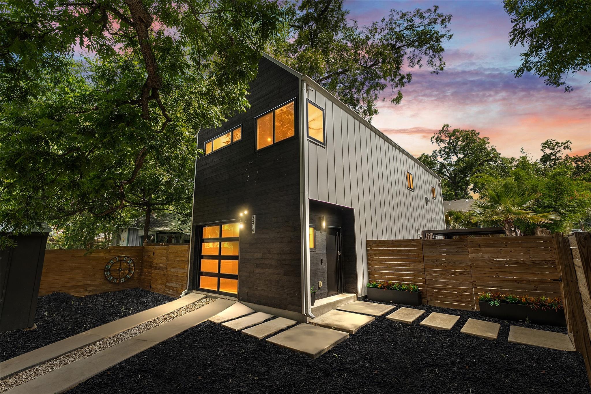 2214 Garden ST #2, Austin, TX 78702 photo 2