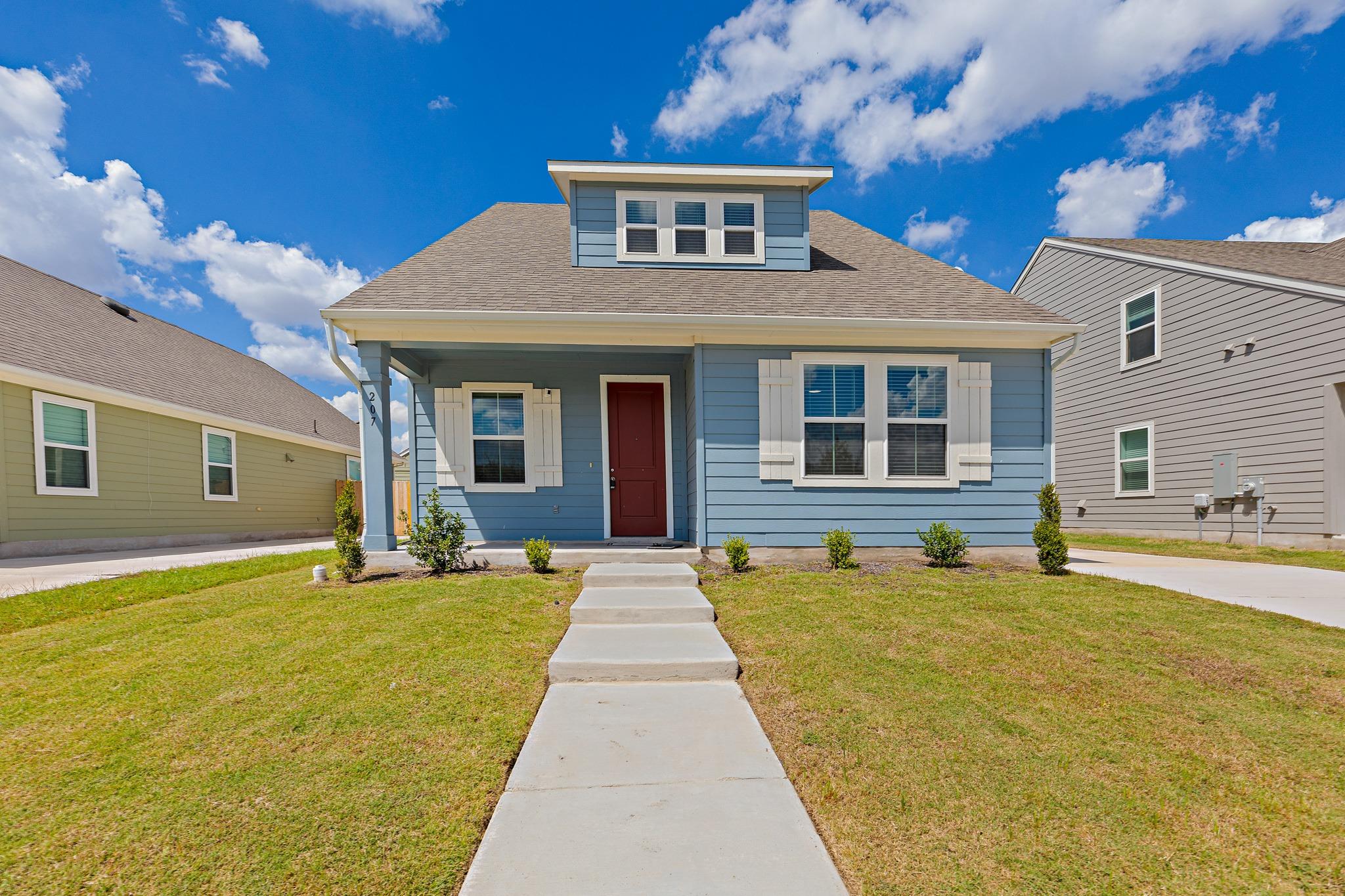 207 Cherry Blossom LN, Taylor, TX 76574 photo 3