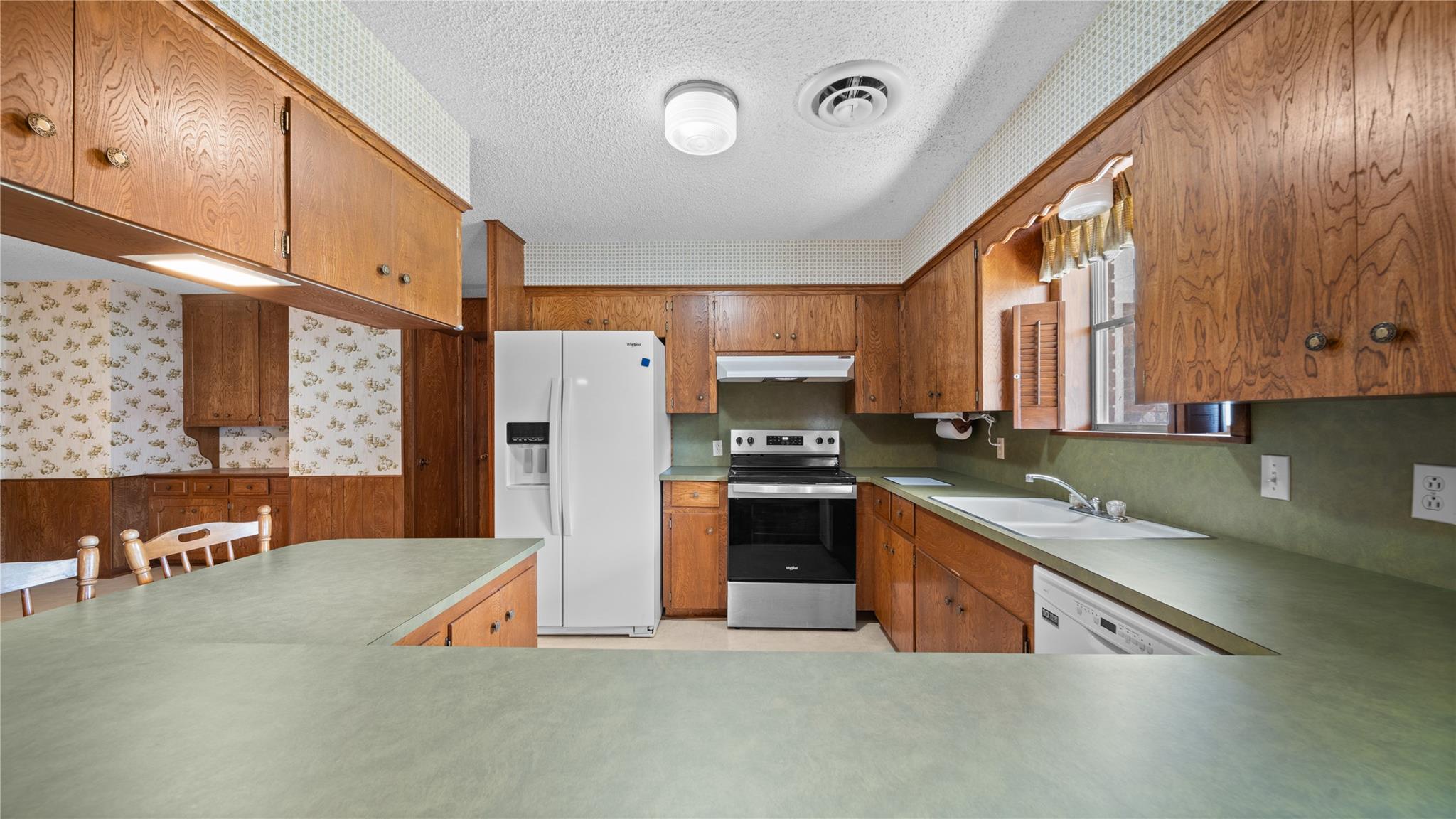 674 Polk ST, Giddings, TX 78942 photo 4