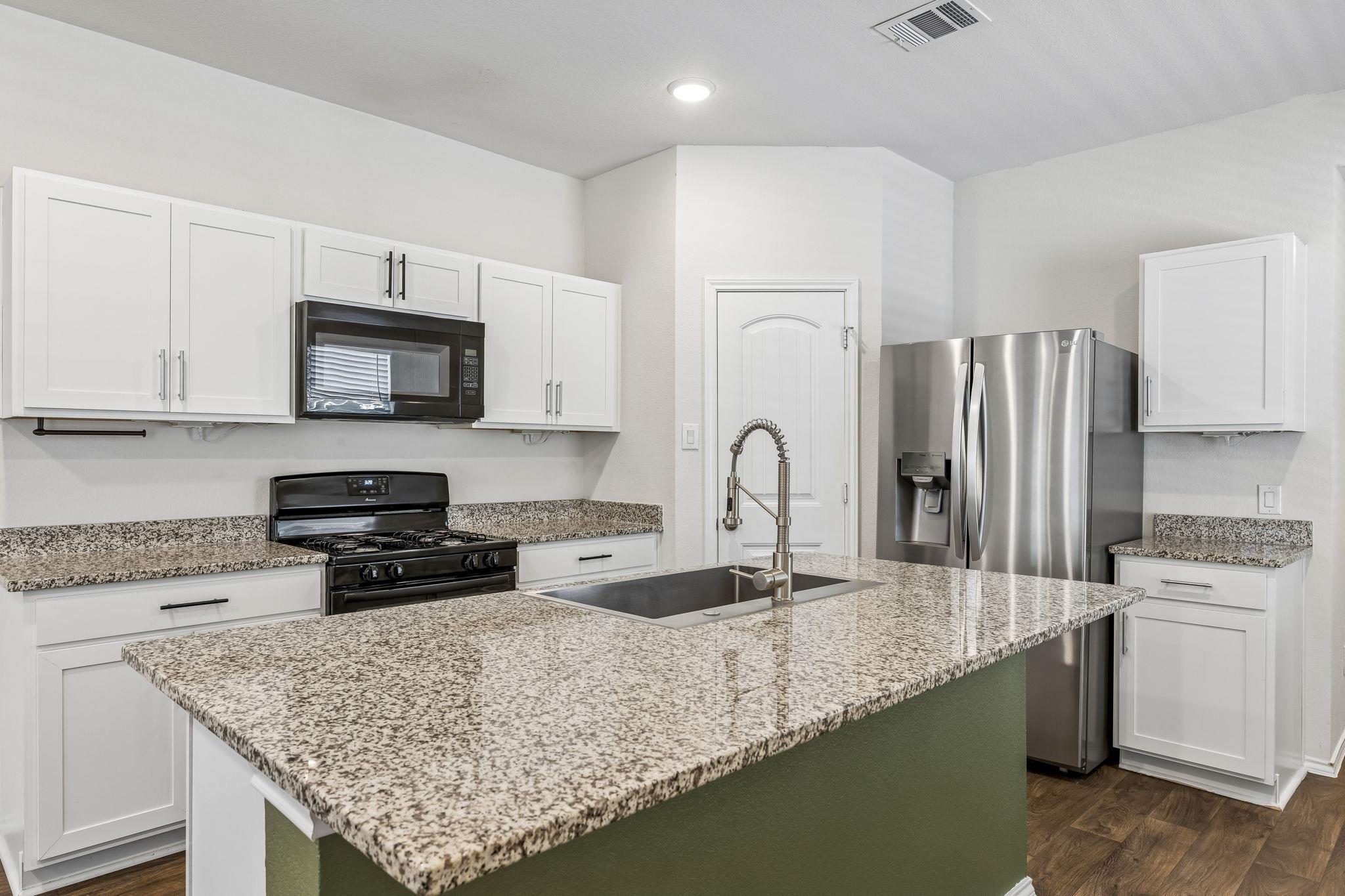 216 Dorchester DR, Uhland, TX 78640 photo 4