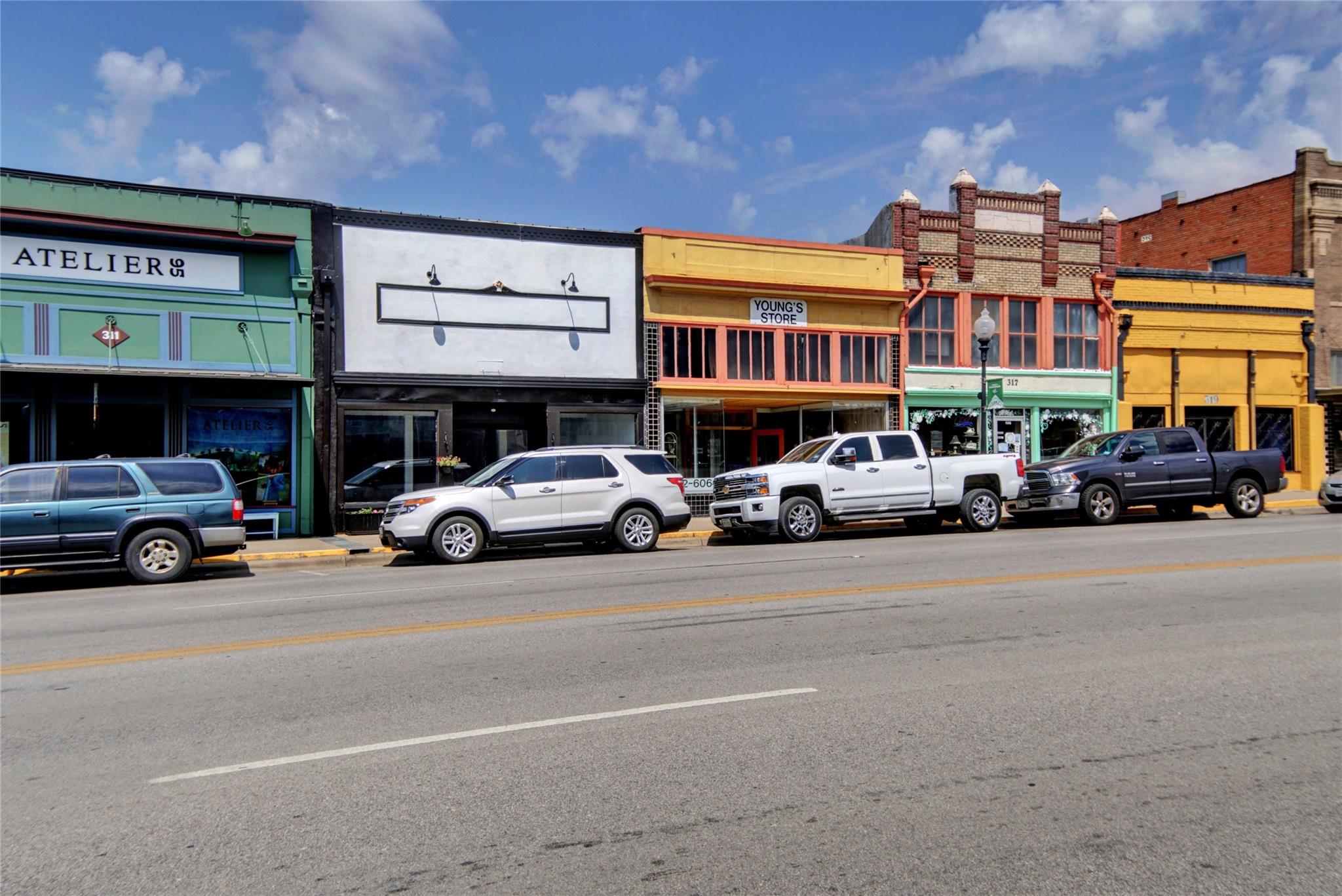 313 Main ST, Taylor, TX 76574 photo 2