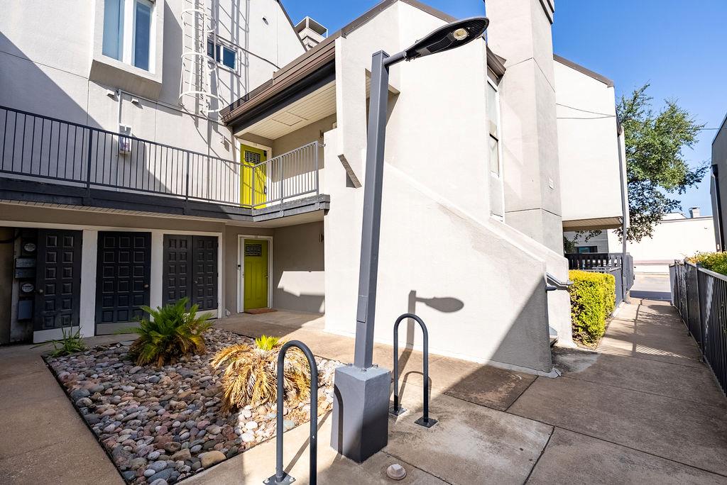 935 La Posada DR #216, Austin, TX 78752 photo 2
