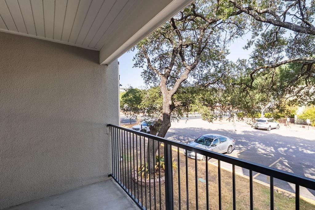 935 La Posada DR #216, Austin, TX 78752 photo 4
