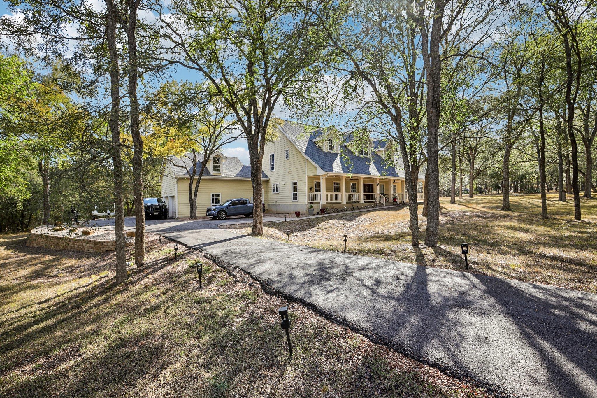 137 Trinity ST, Cedar Creek, TX 78612 photo 3