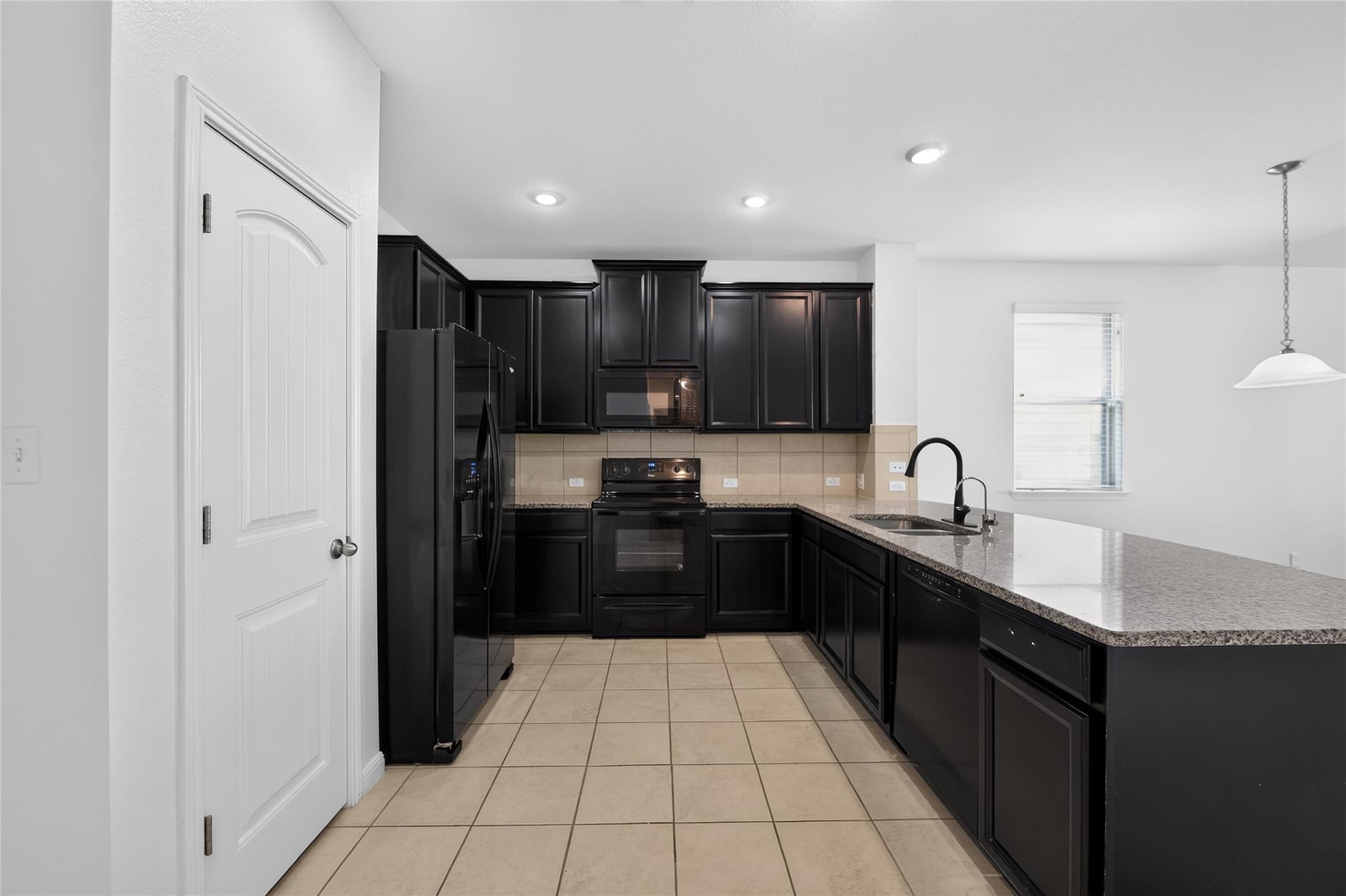 209 Evening Dusk DR, Kyle, TX 78640 photo 3