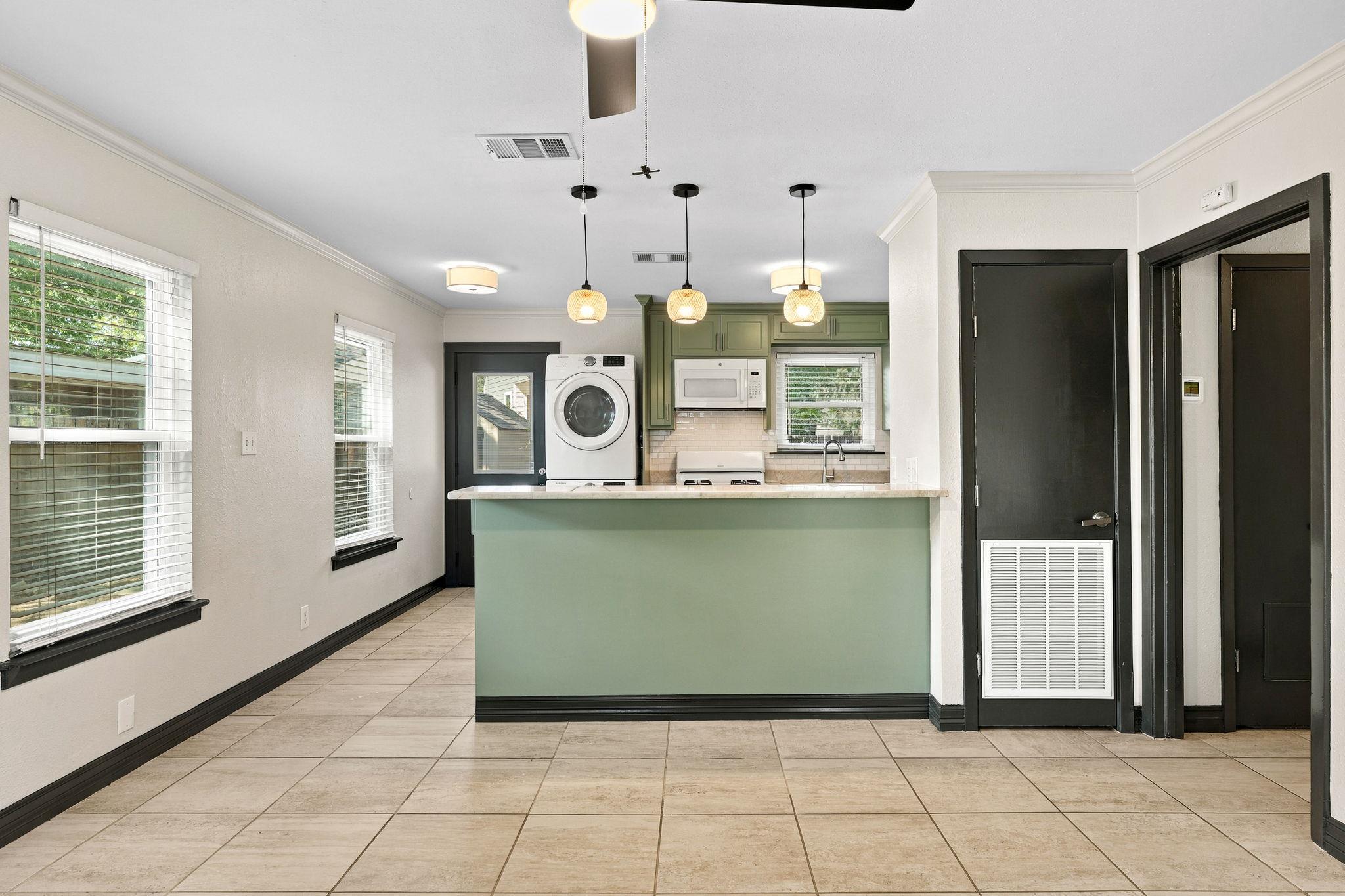 904 Plateau Circle, Austin, TX 78745 photo 3