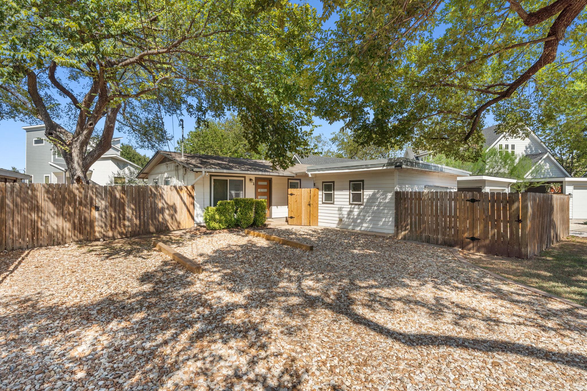 904 Plateau Circle, Austin, TX 78745 photo 4