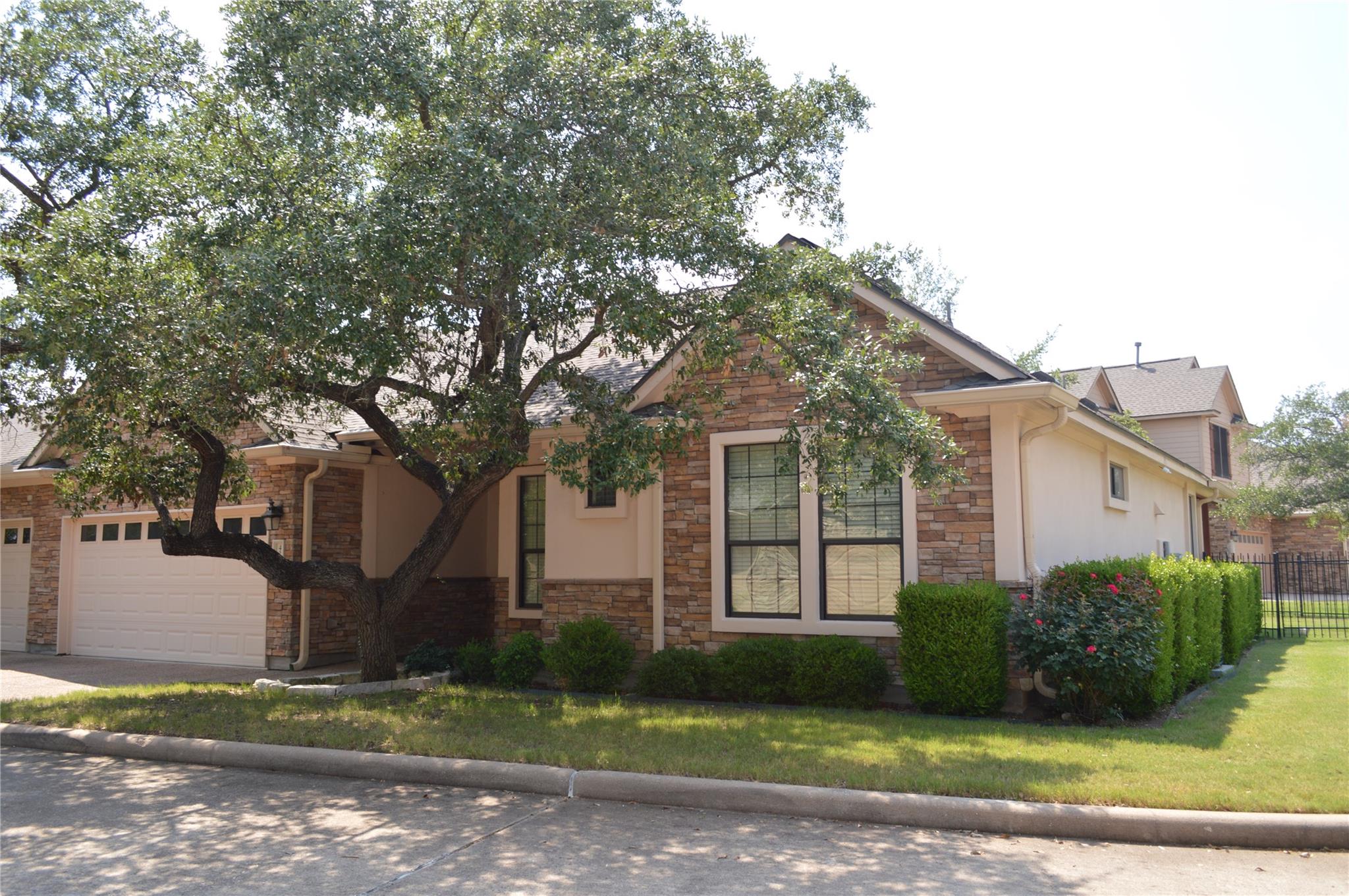 Ashton Woods Condo Town Homes
