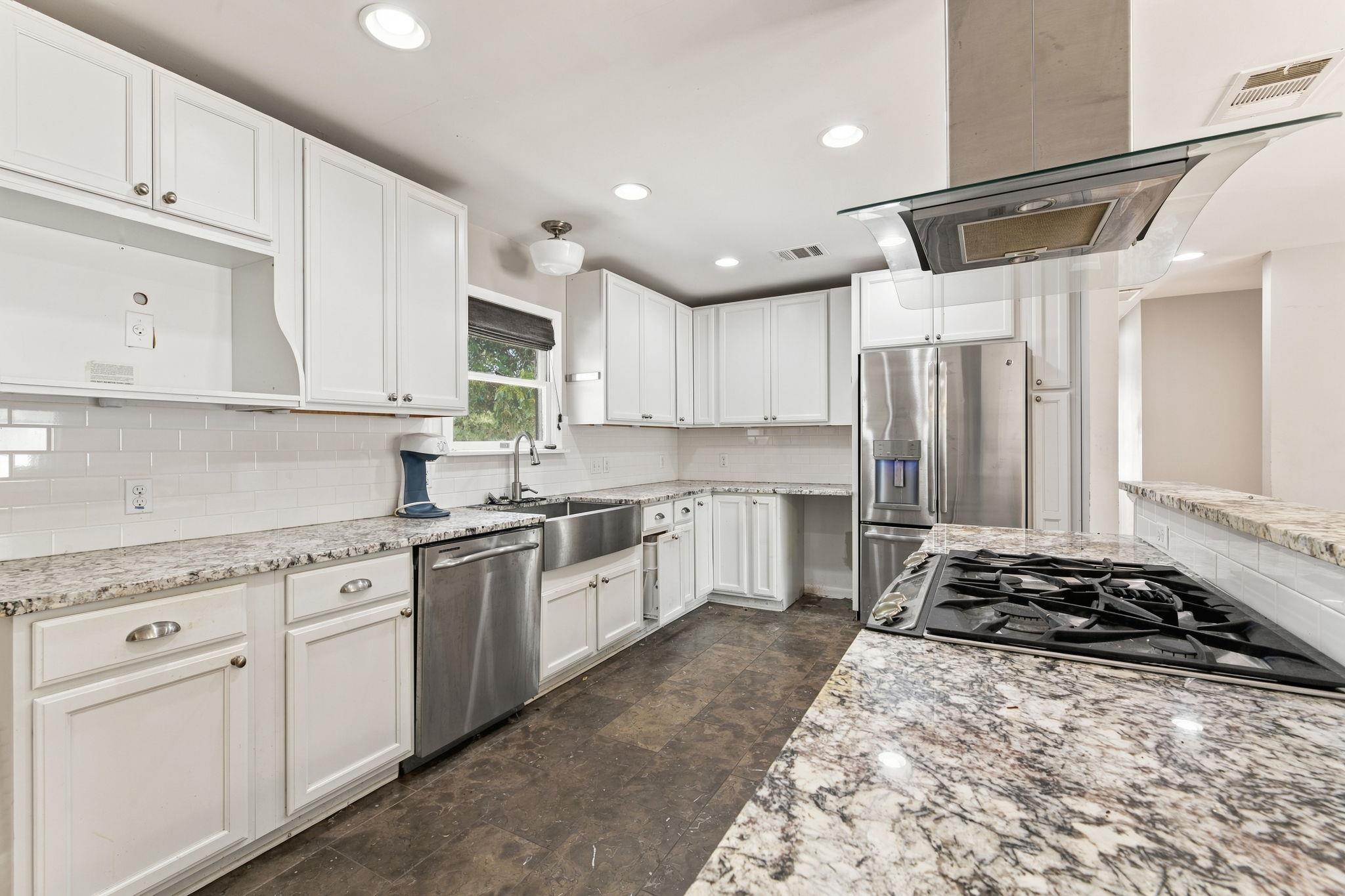 1907 Paige ST, Georgetown, TX 78626 photo 2