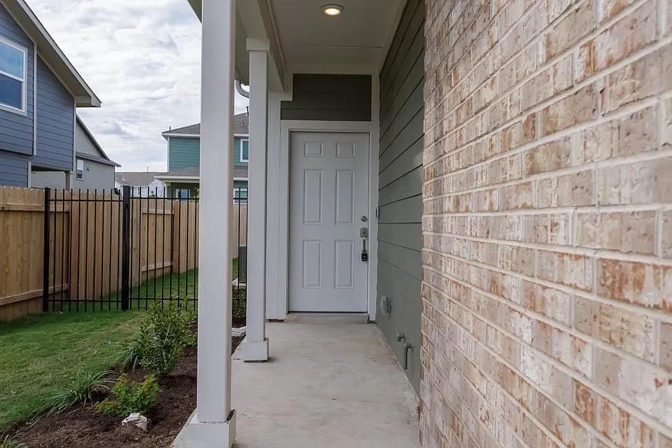 7104 Spotted Leaf WAY, Del Valle, TX 78617 photo 3