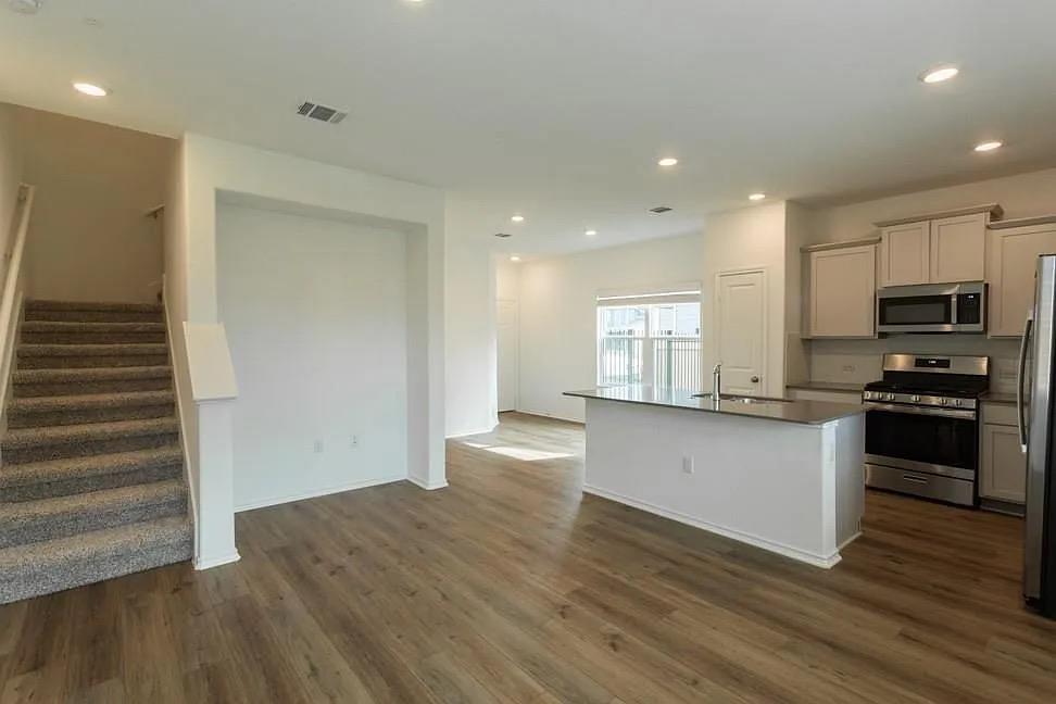 7104 Spotted Leaf WAY, Del Valle, TX 78617 photo 4